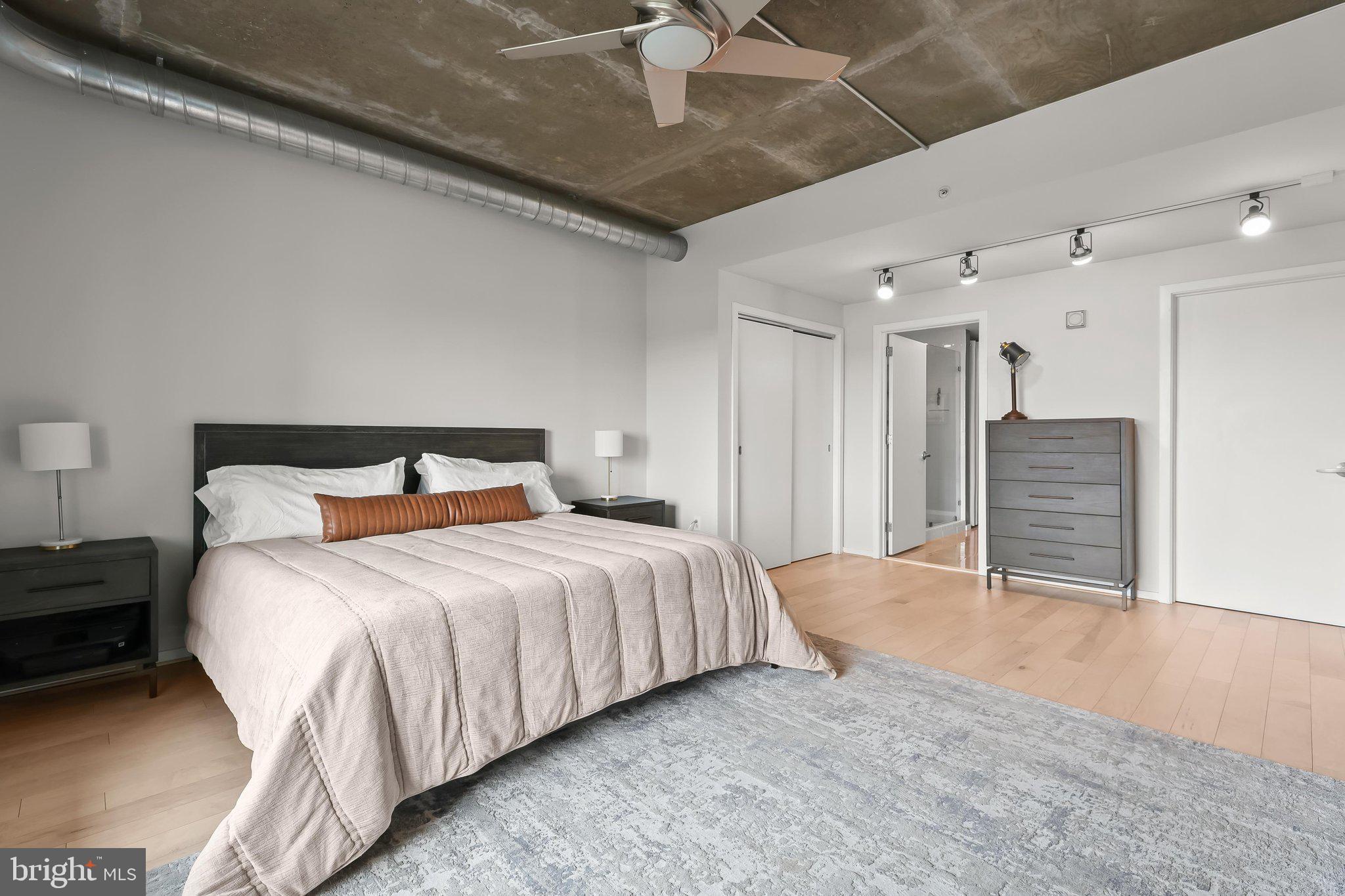 LOCUST POINT - Residential