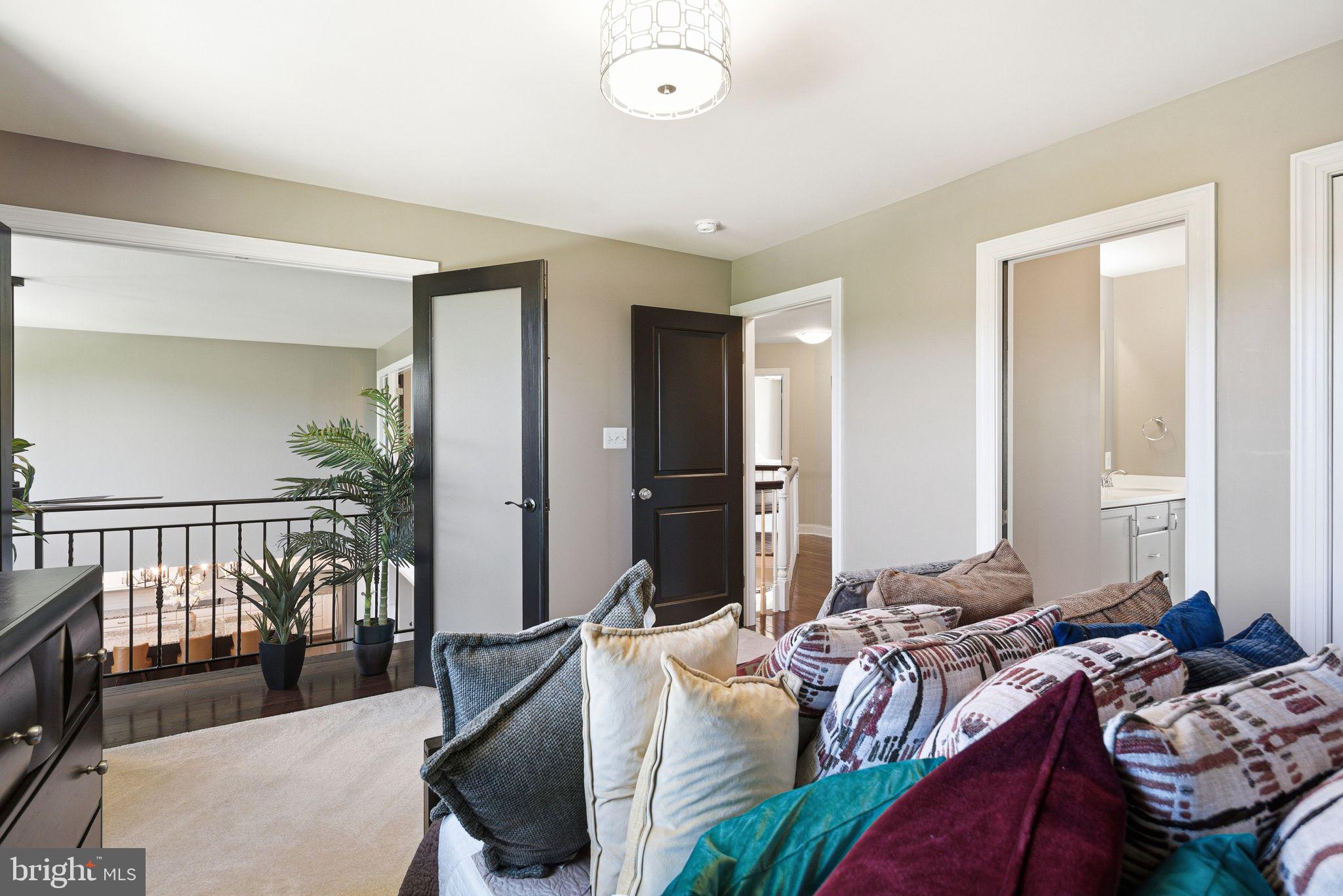 LAUREL RIDGE - Residential