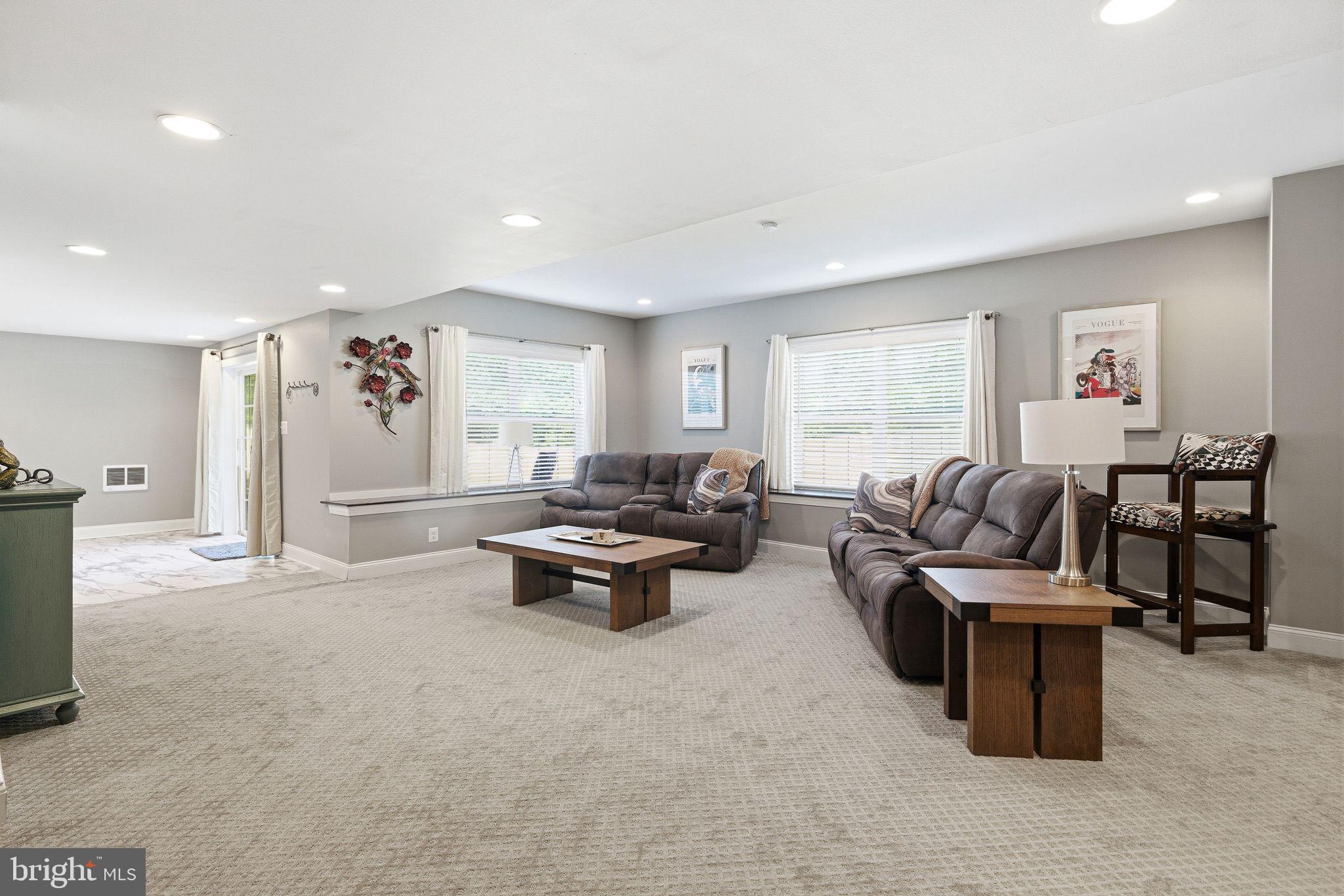 LAUREL RIDGE - Residential