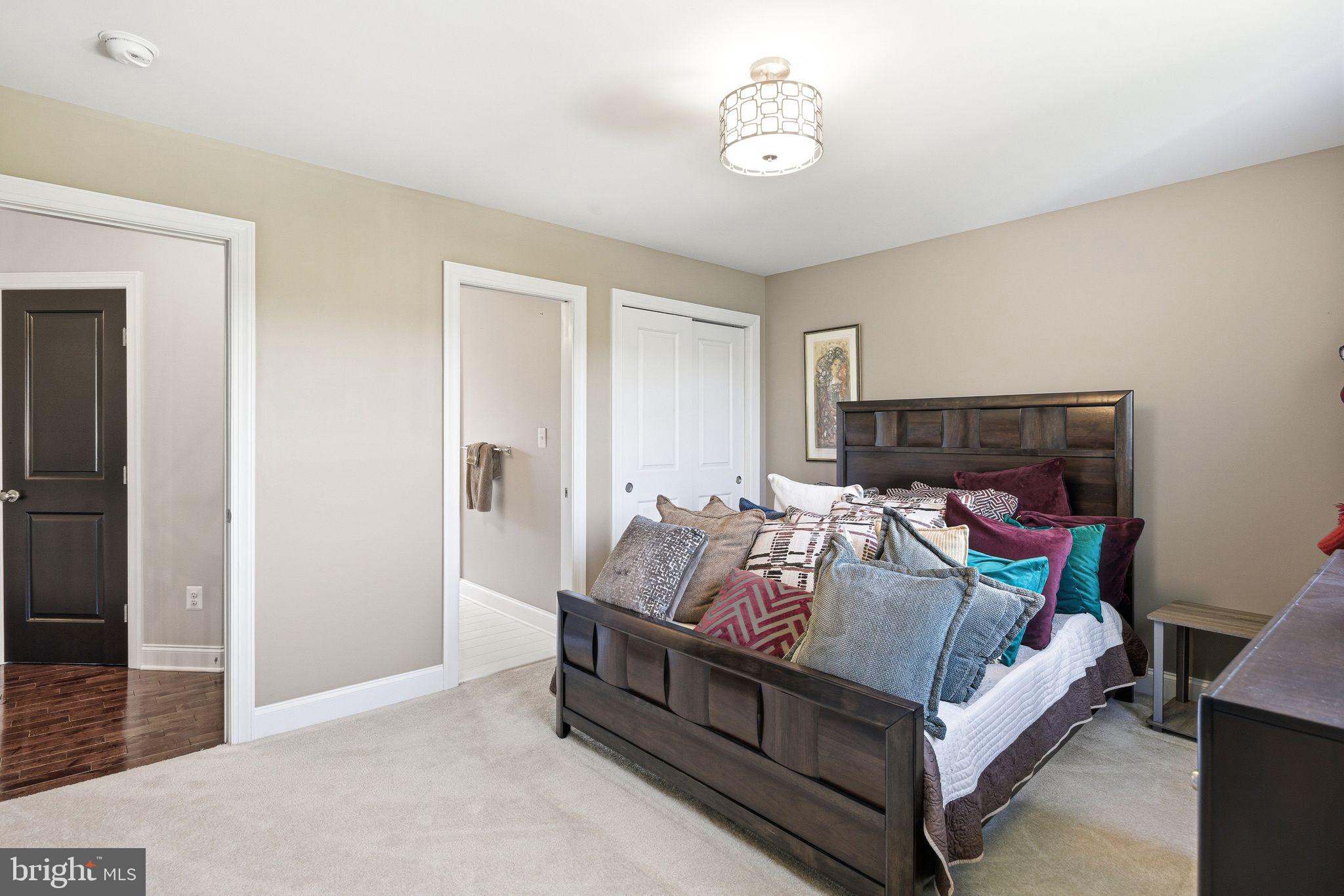 LAUREL RIDGE - Residential