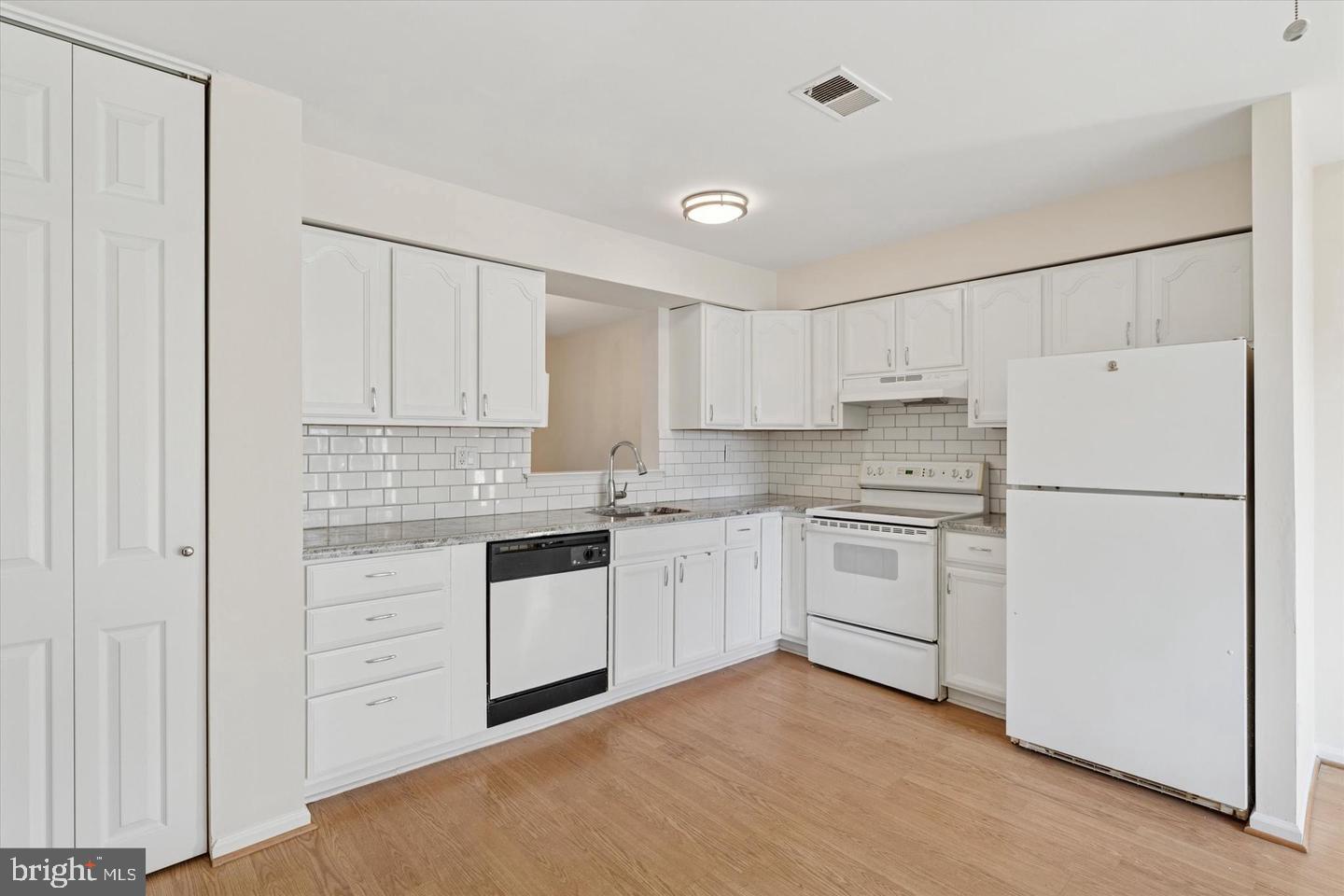 RHONDDA - Residential Lease