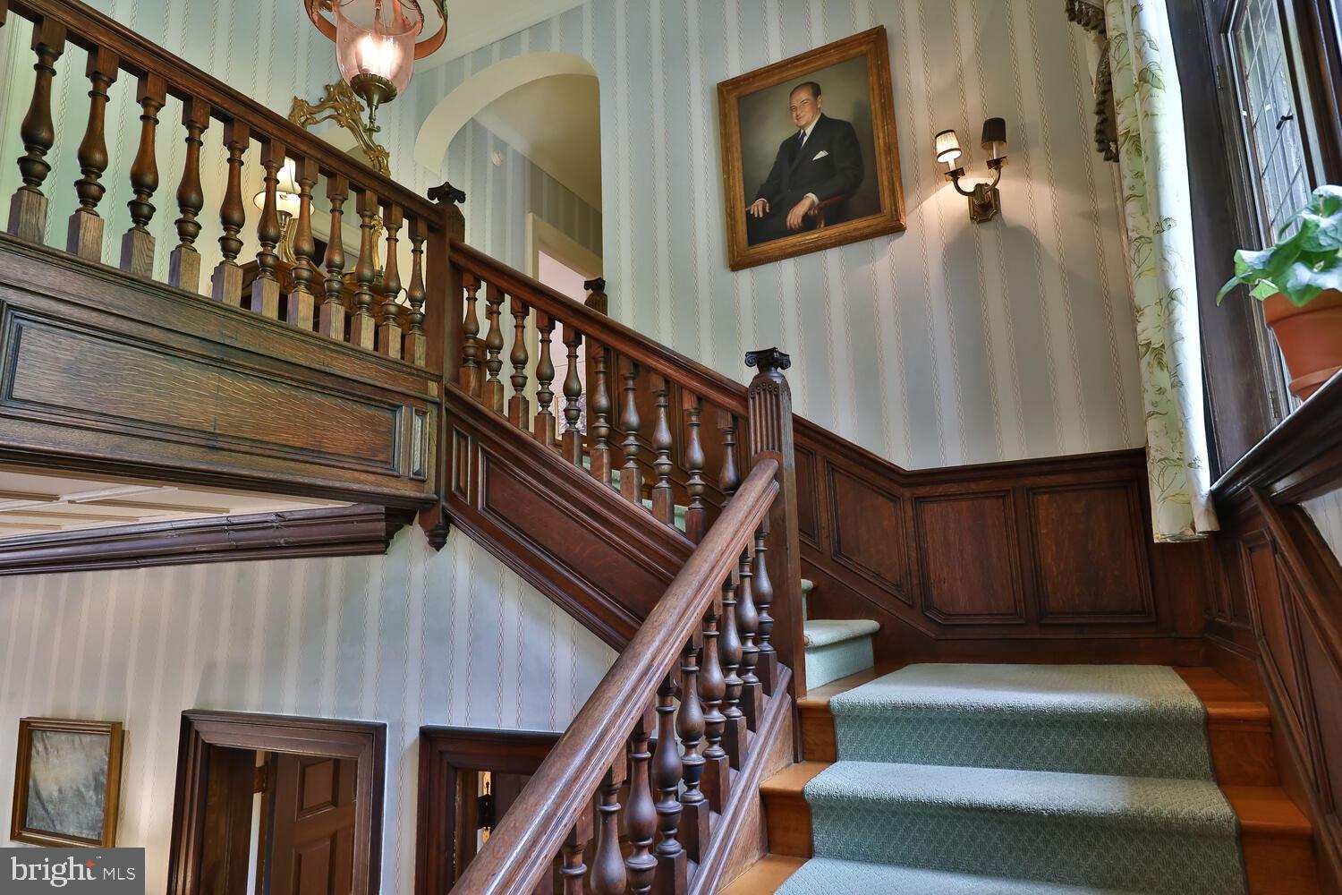 CHESTNUT HILL - Residential