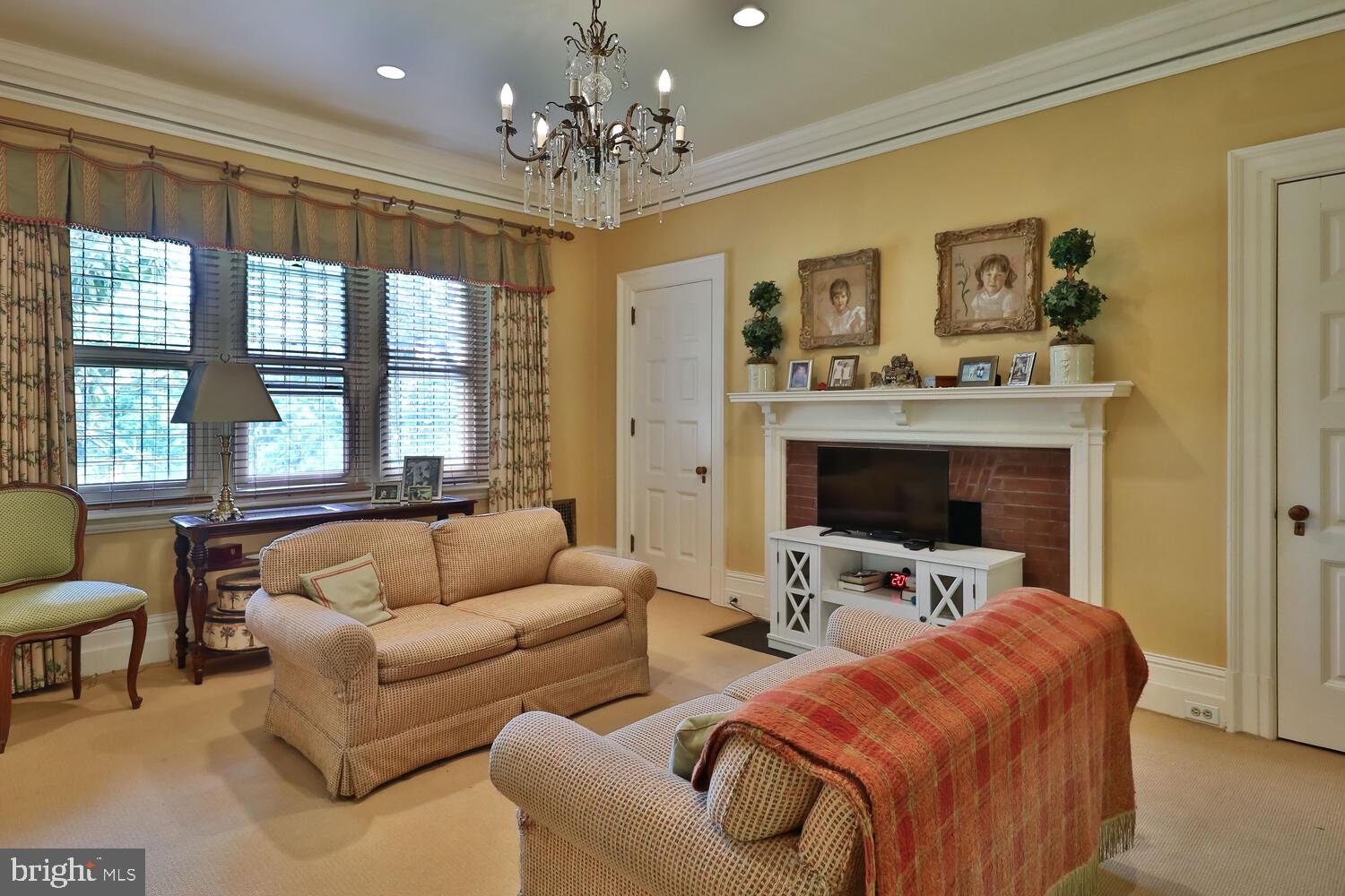 CHESTNUT HILL - Residential
