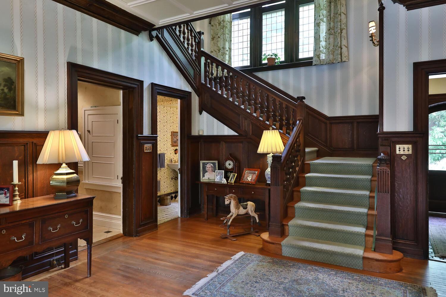 CHESTNUT HILL - Residential
