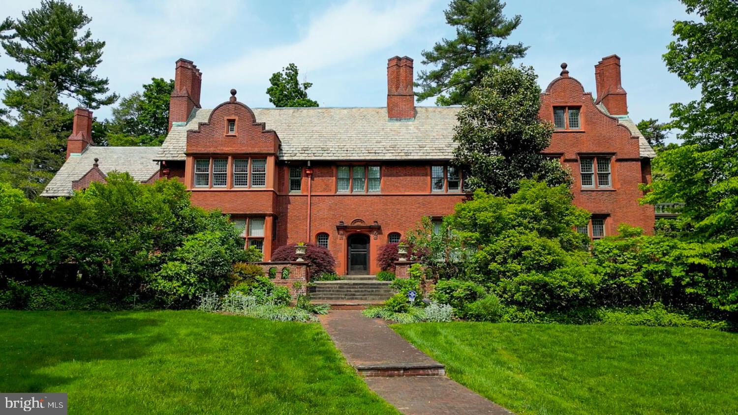 CHESTNUT HILL - Residential