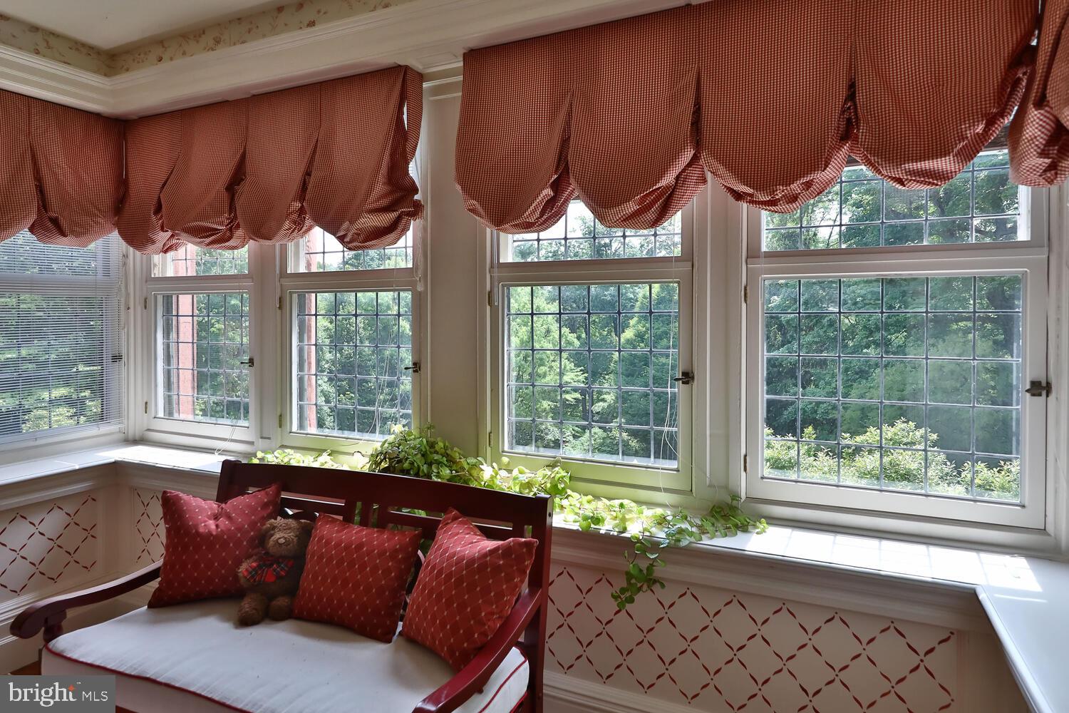CHESTNUT HILL - Residential
