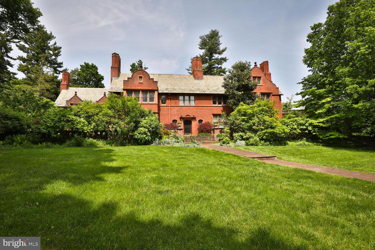 CHESTNUT HILL - Residential