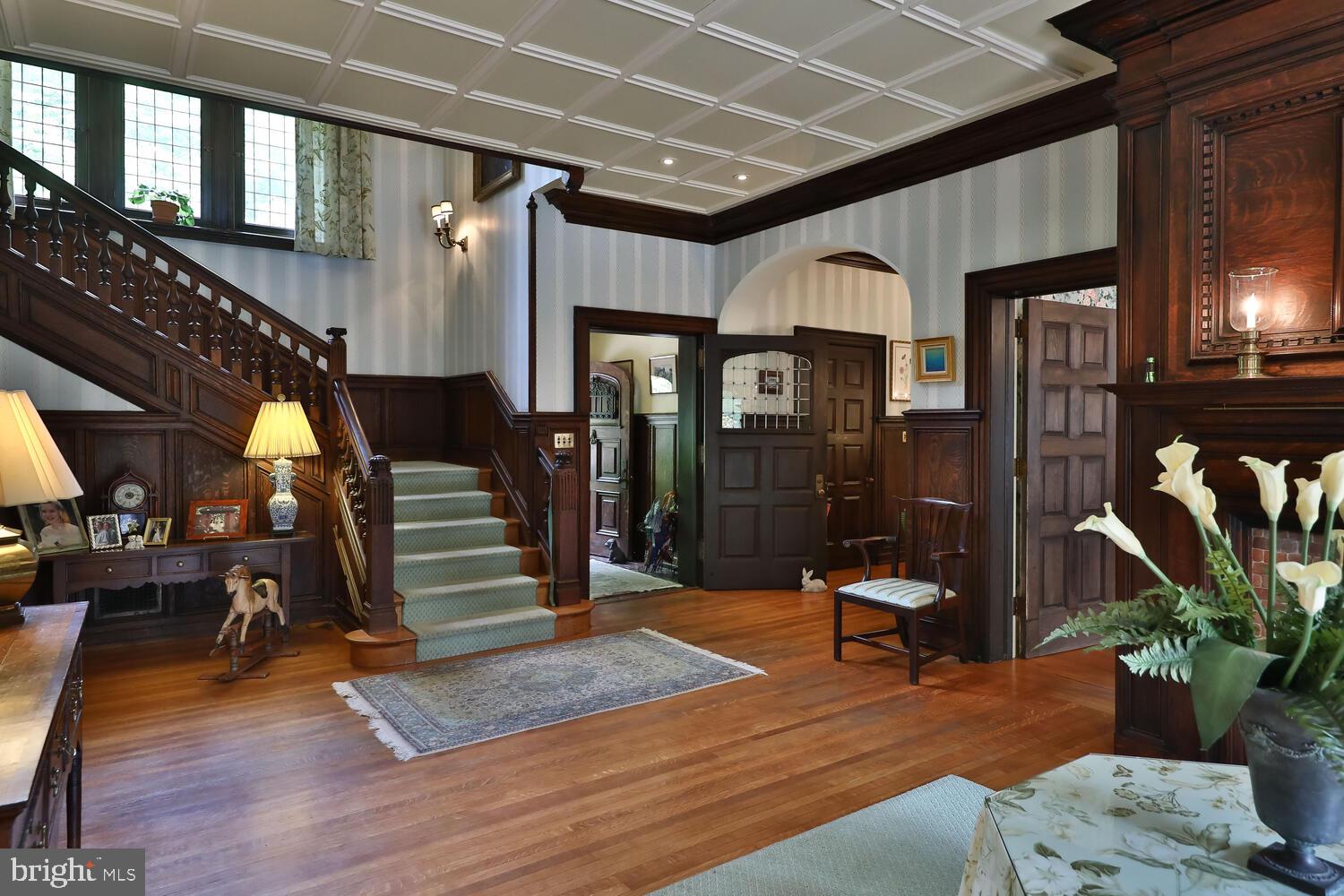 CHESTNUT HILL - Residential