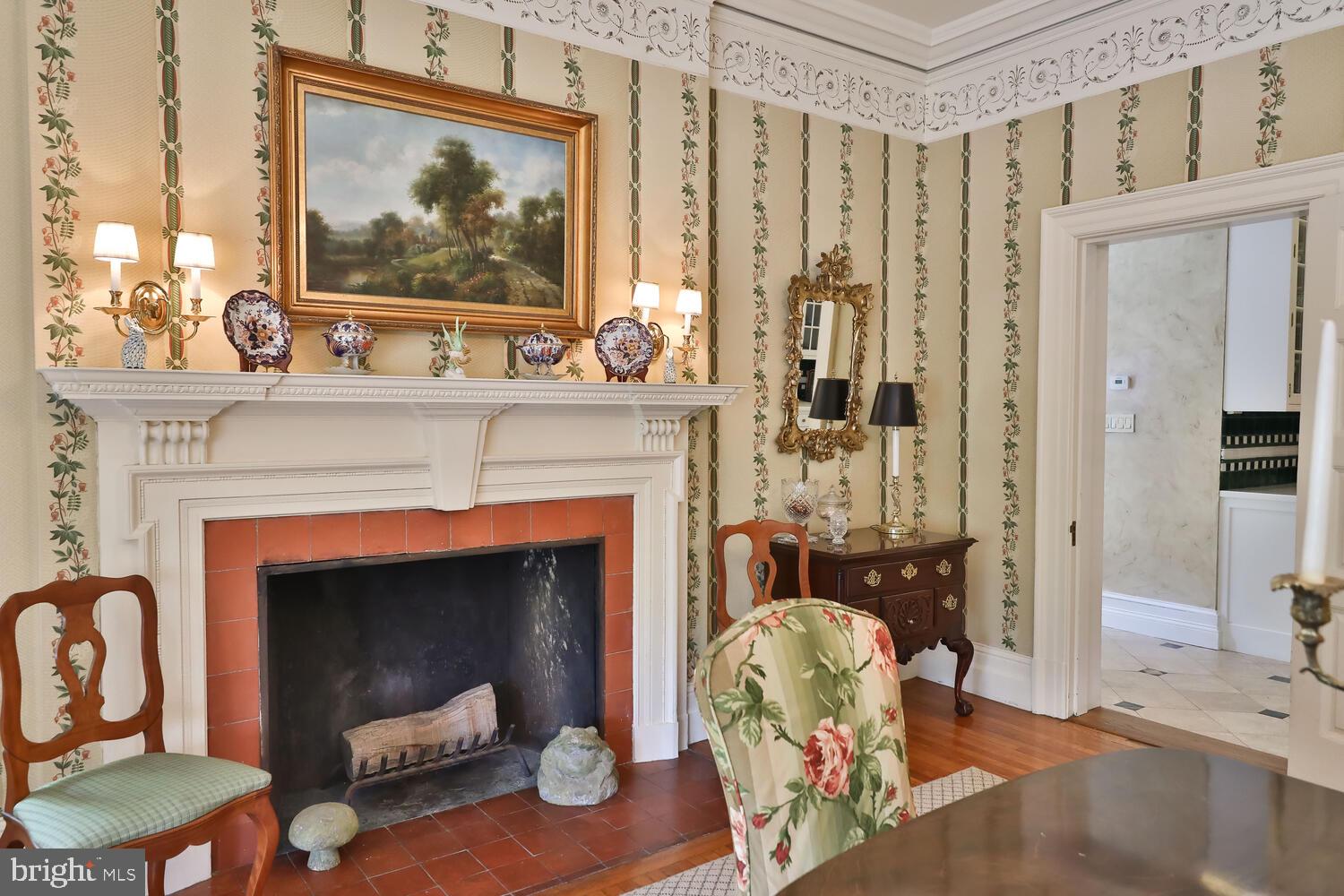 CHESTNUT HILL - Residential