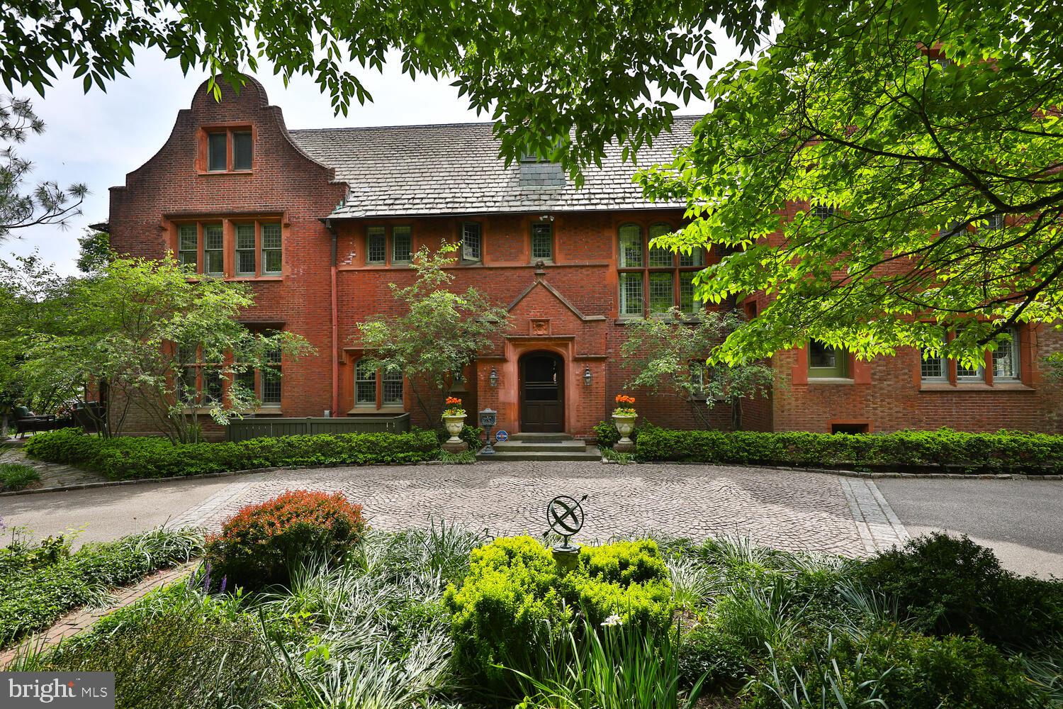 CHESTNUT HILL - Residential