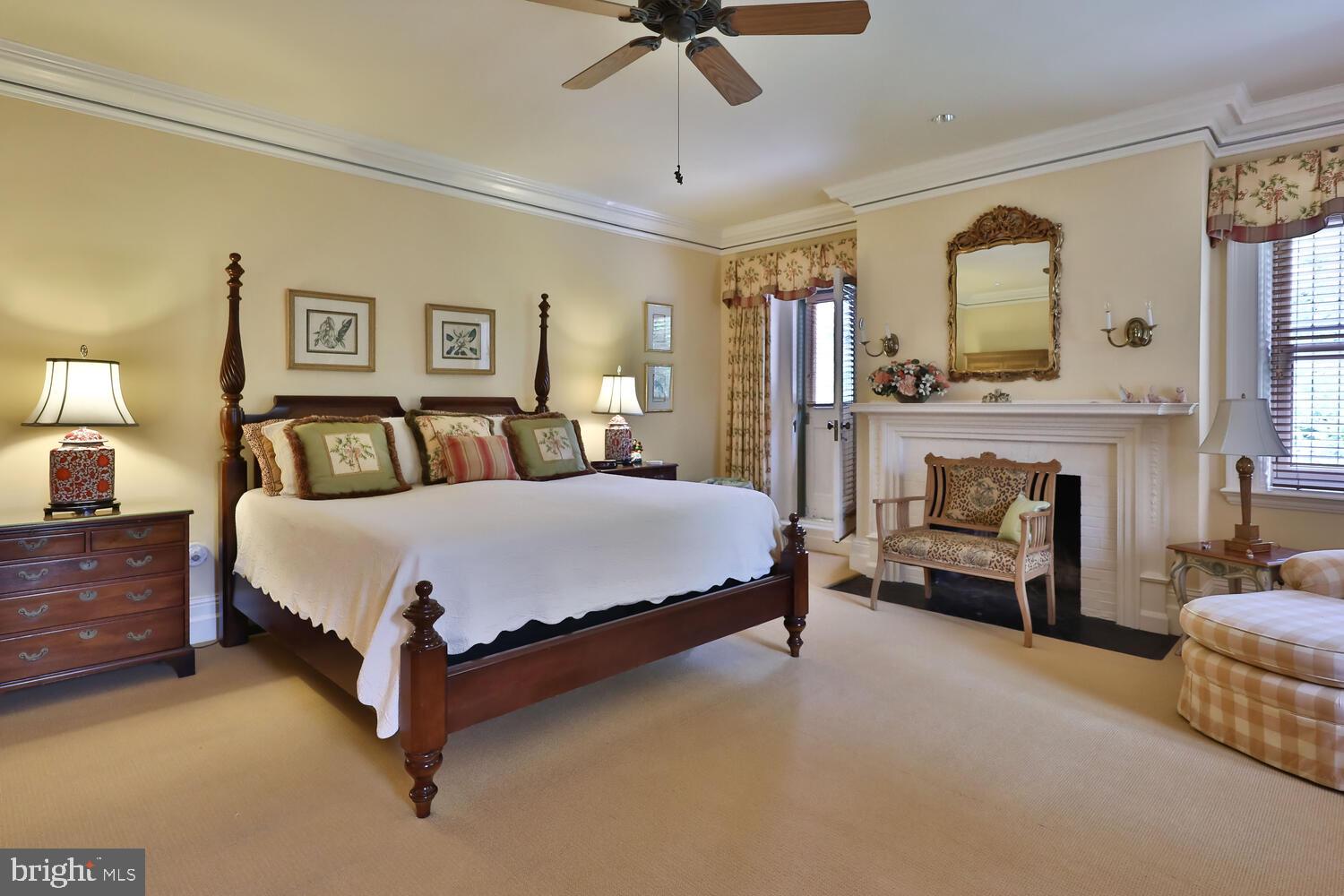 CHESTNUT HILL - Residential