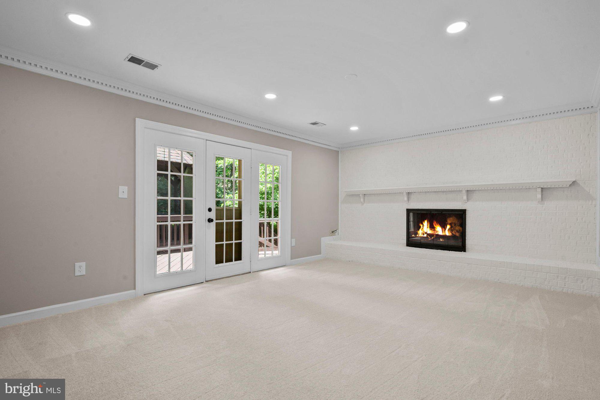 WAPLES MILL ESTATES - Residential