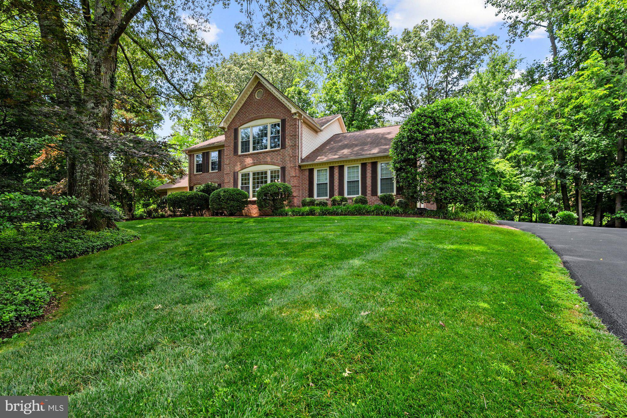 WAPLES MILL ESTATES - Residential