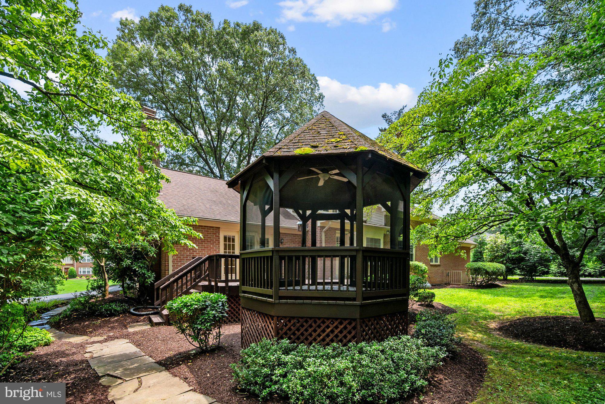 WAPLES MILL ESTATES - Residential
