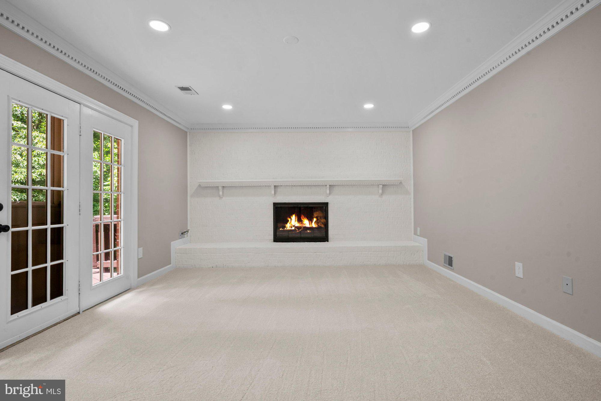 WAPLES MILL ESTATES - Residential