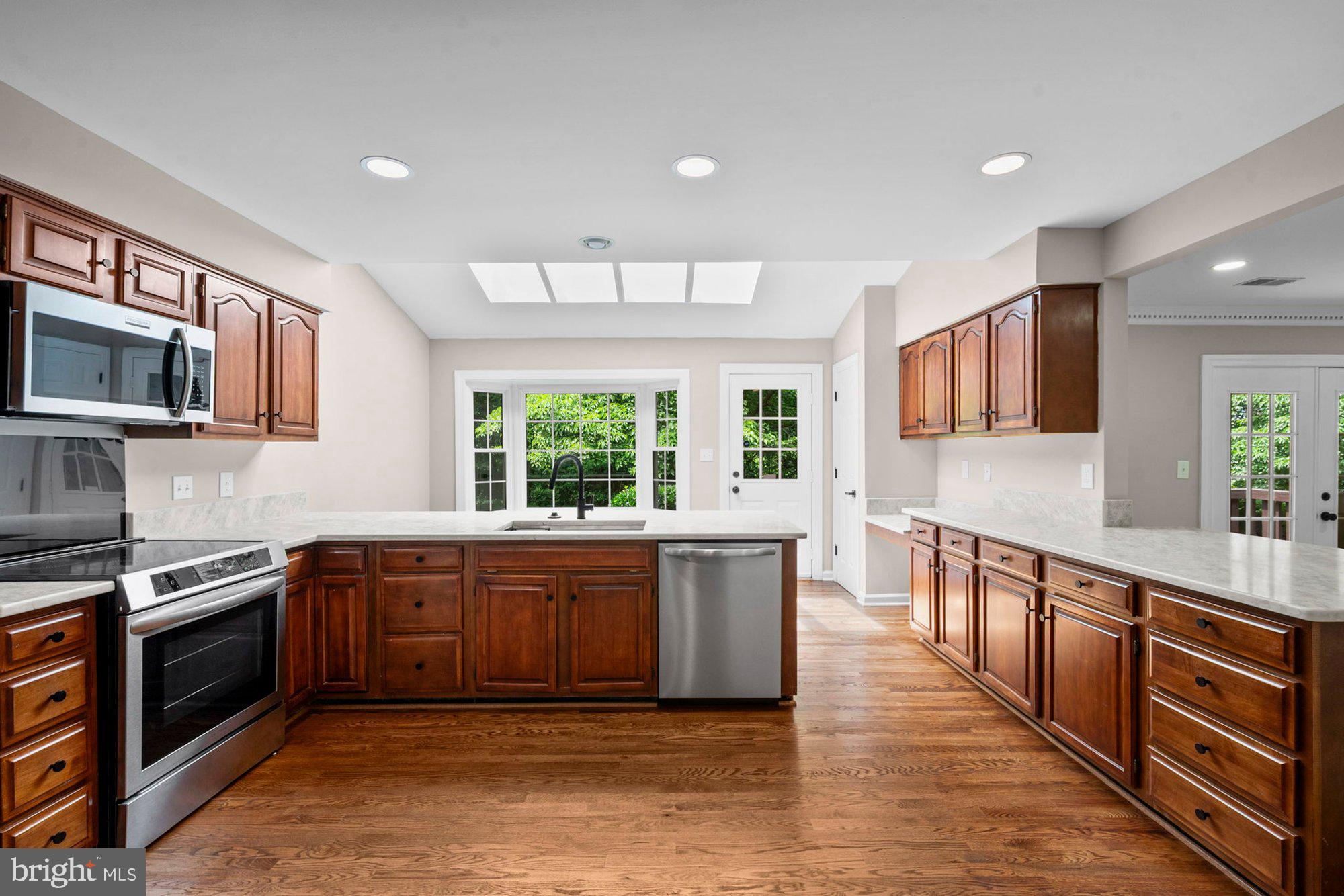 WAPLES MILL ESTATES - Residential