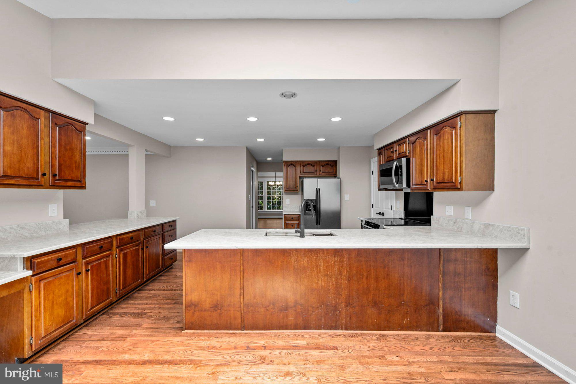 WAPLES MILL ESTATES - Residential