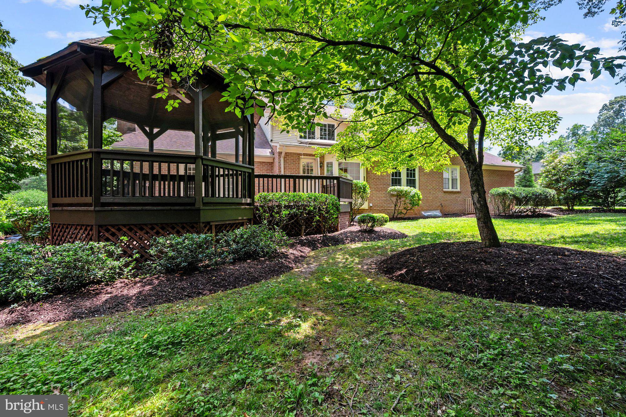 WAPLES MILL ESTATES - Residential