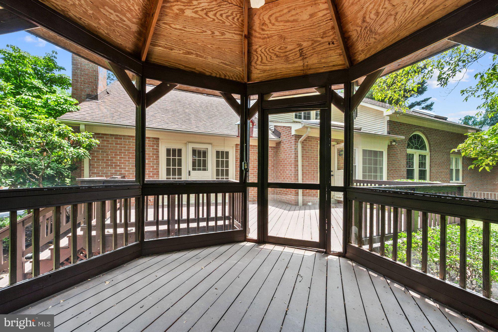 WAPLES MILL ESTATES - Residential