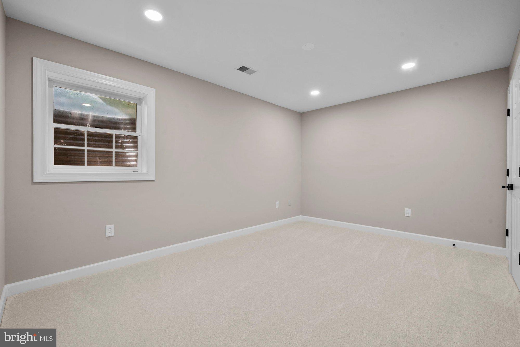 WAPLES MILL ESTATES - Residential