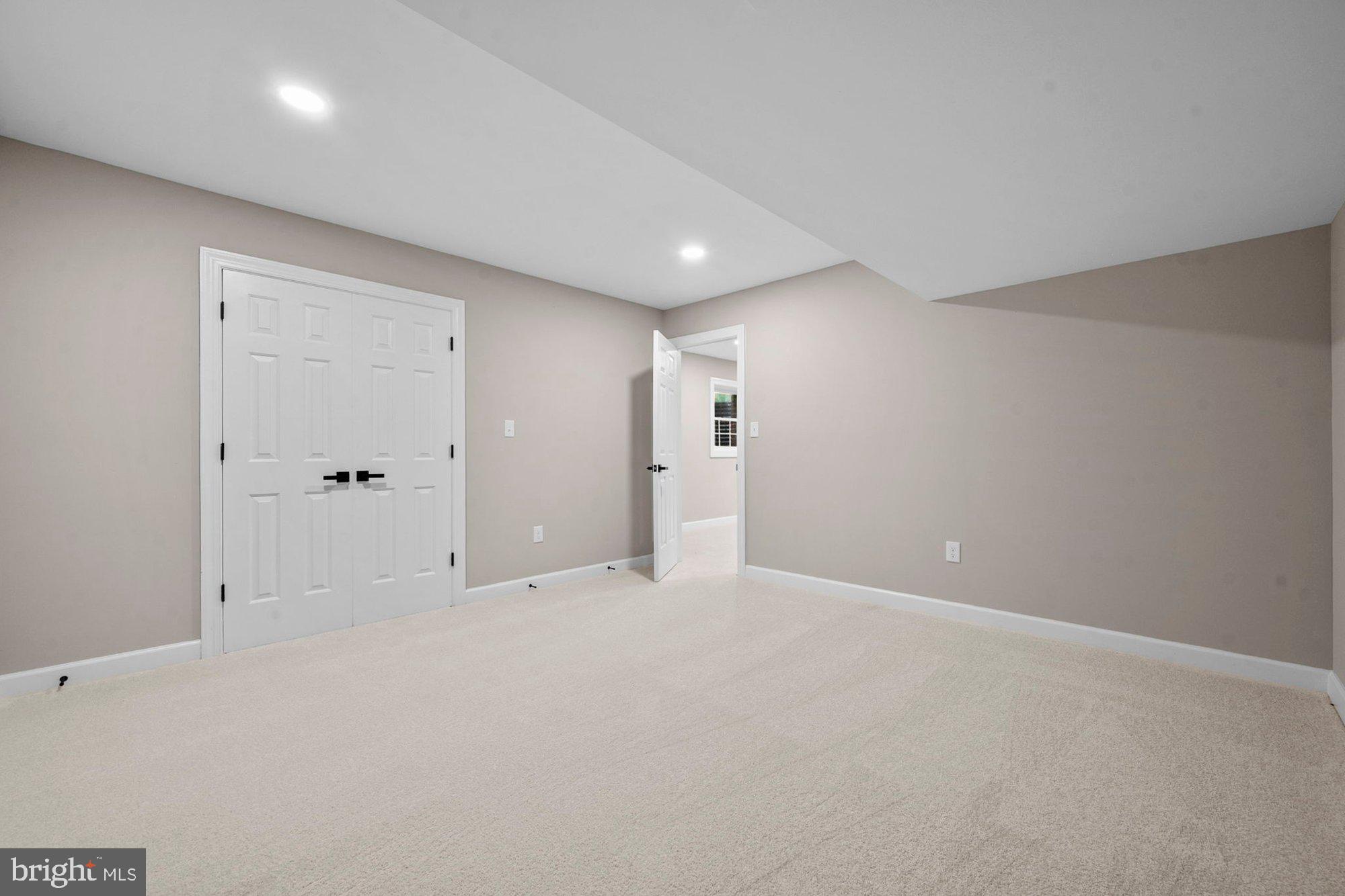 WAPLES MILL ESTATES - Residential