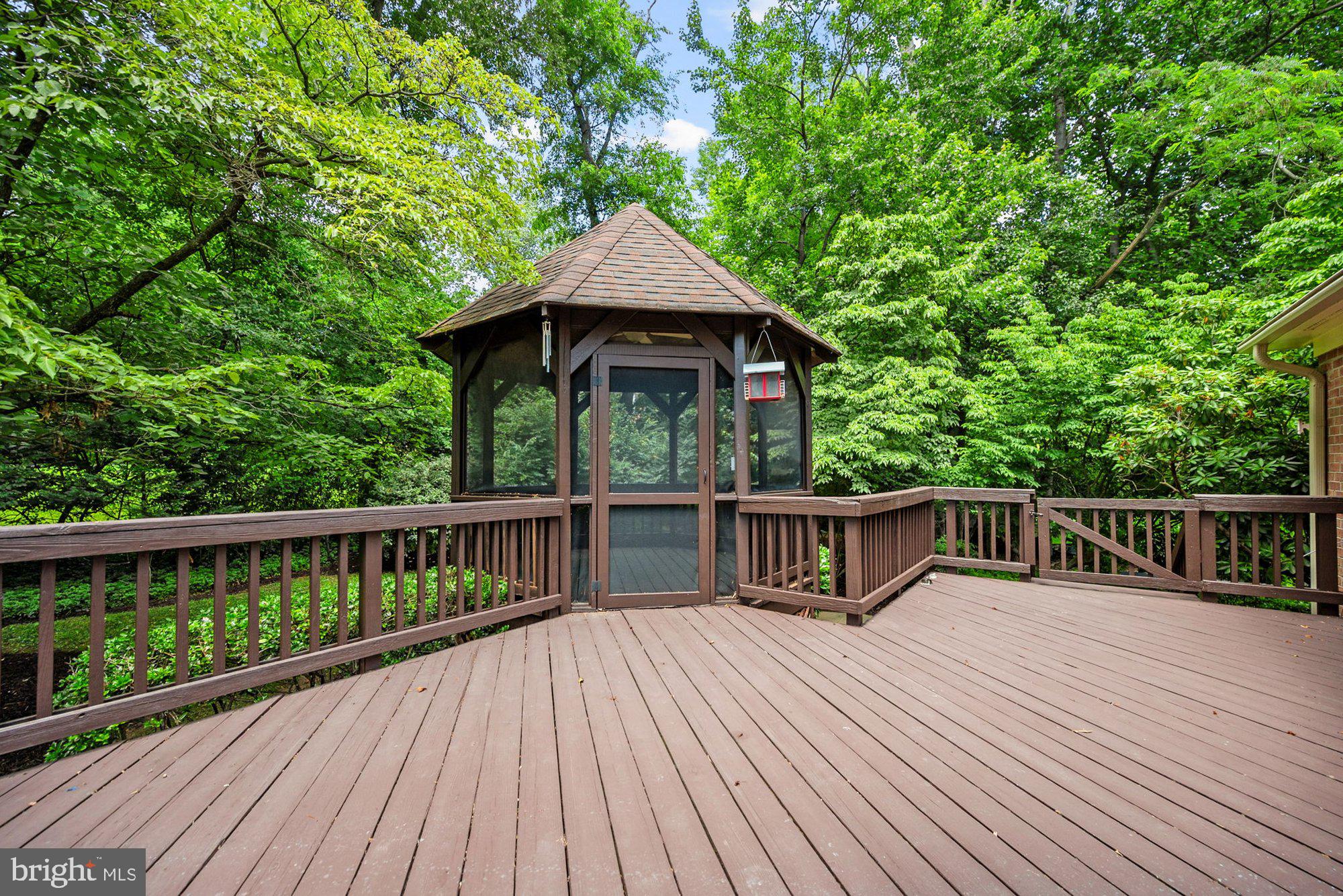 WAPLES MILL ESTATES - Residential