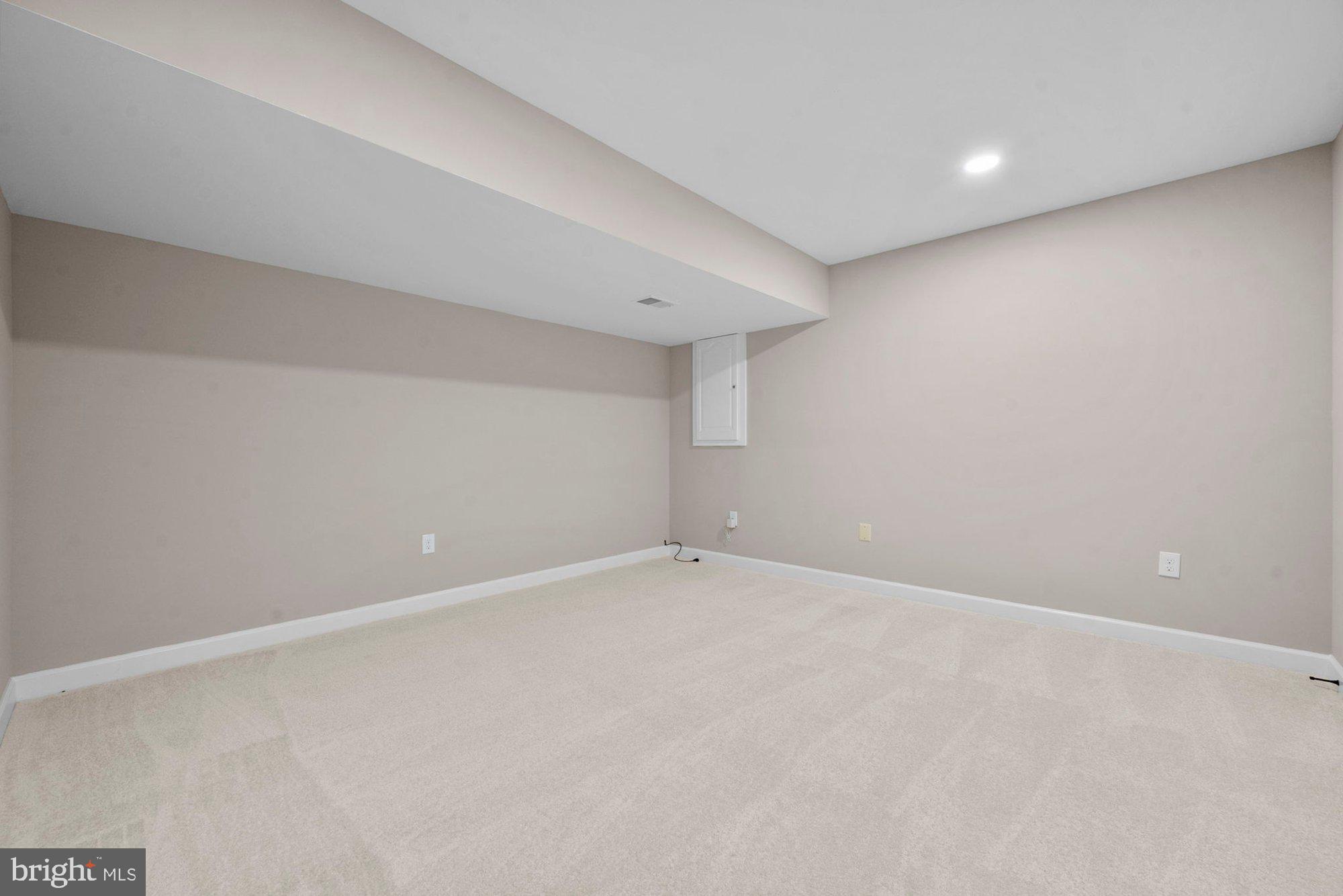 WAPLES MILL ESTATES - Residential