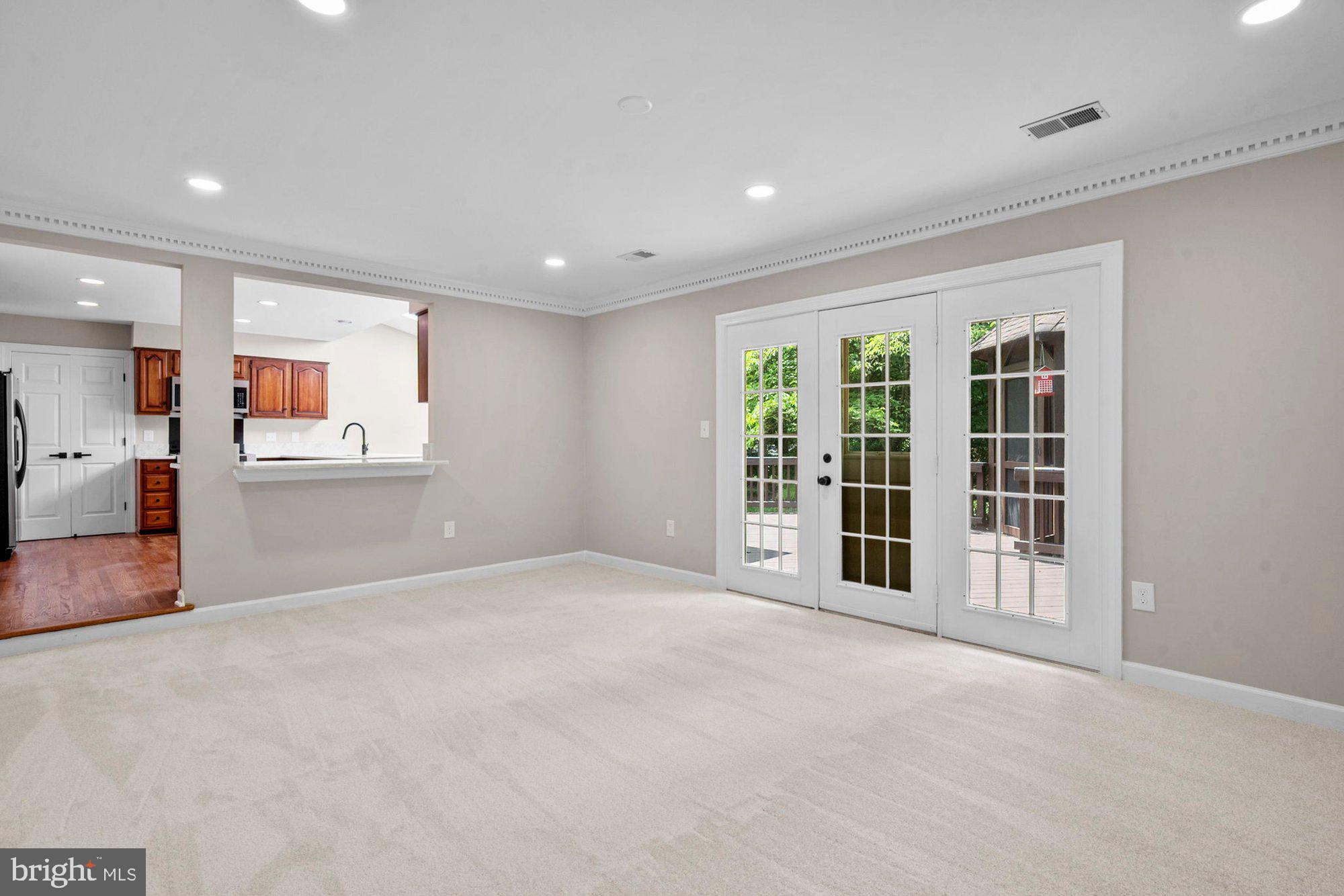 WAPLES MILL ESTATES - Residential