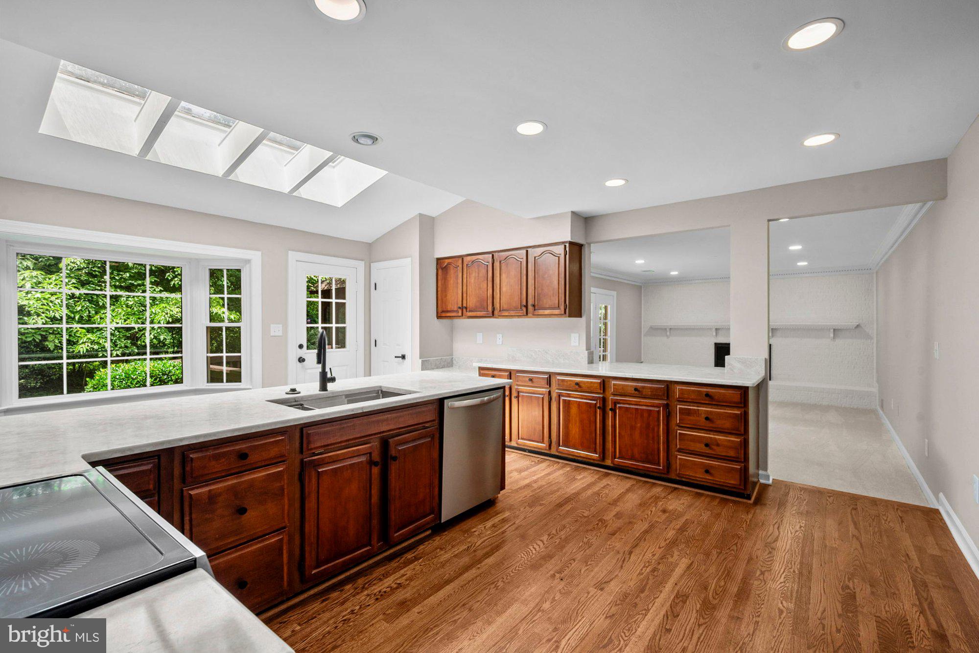 WAPLES MILL ESTATES - Residential