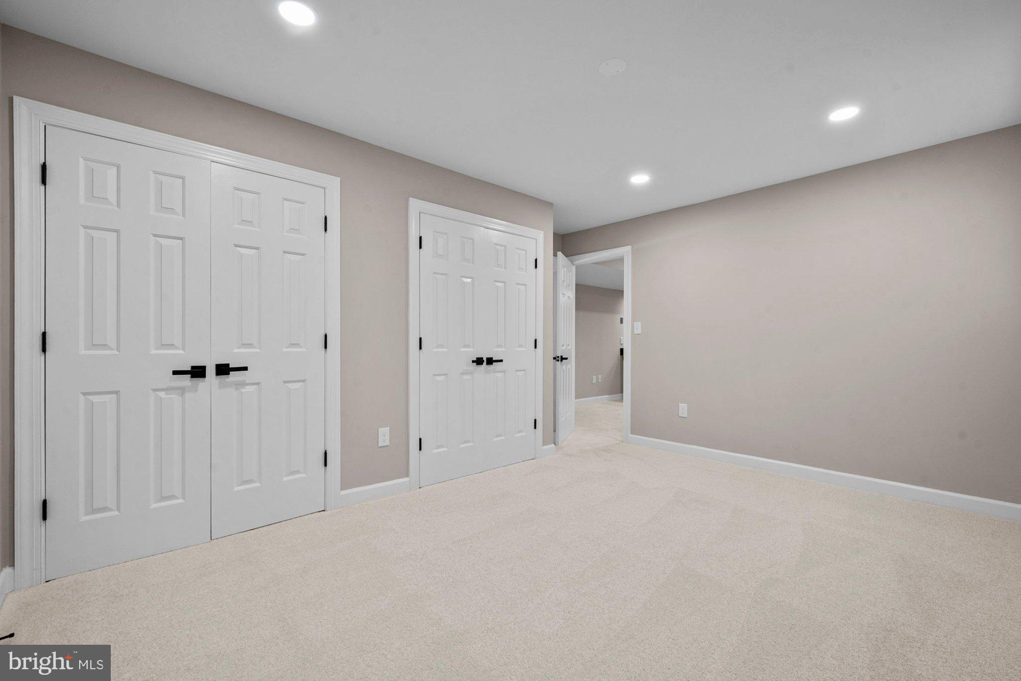 WAPLES MILL ESTATES - Residential