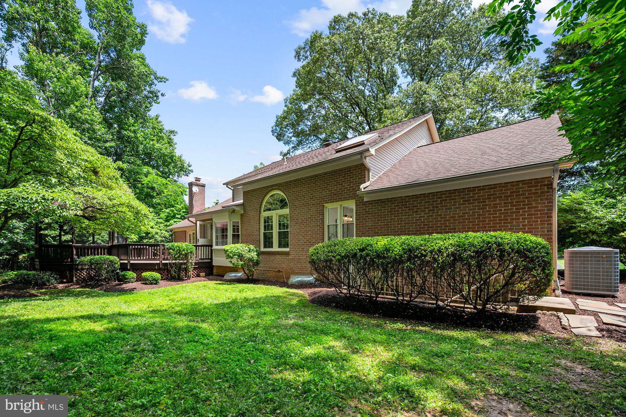 WAPLES MILL ESTATES - Residential