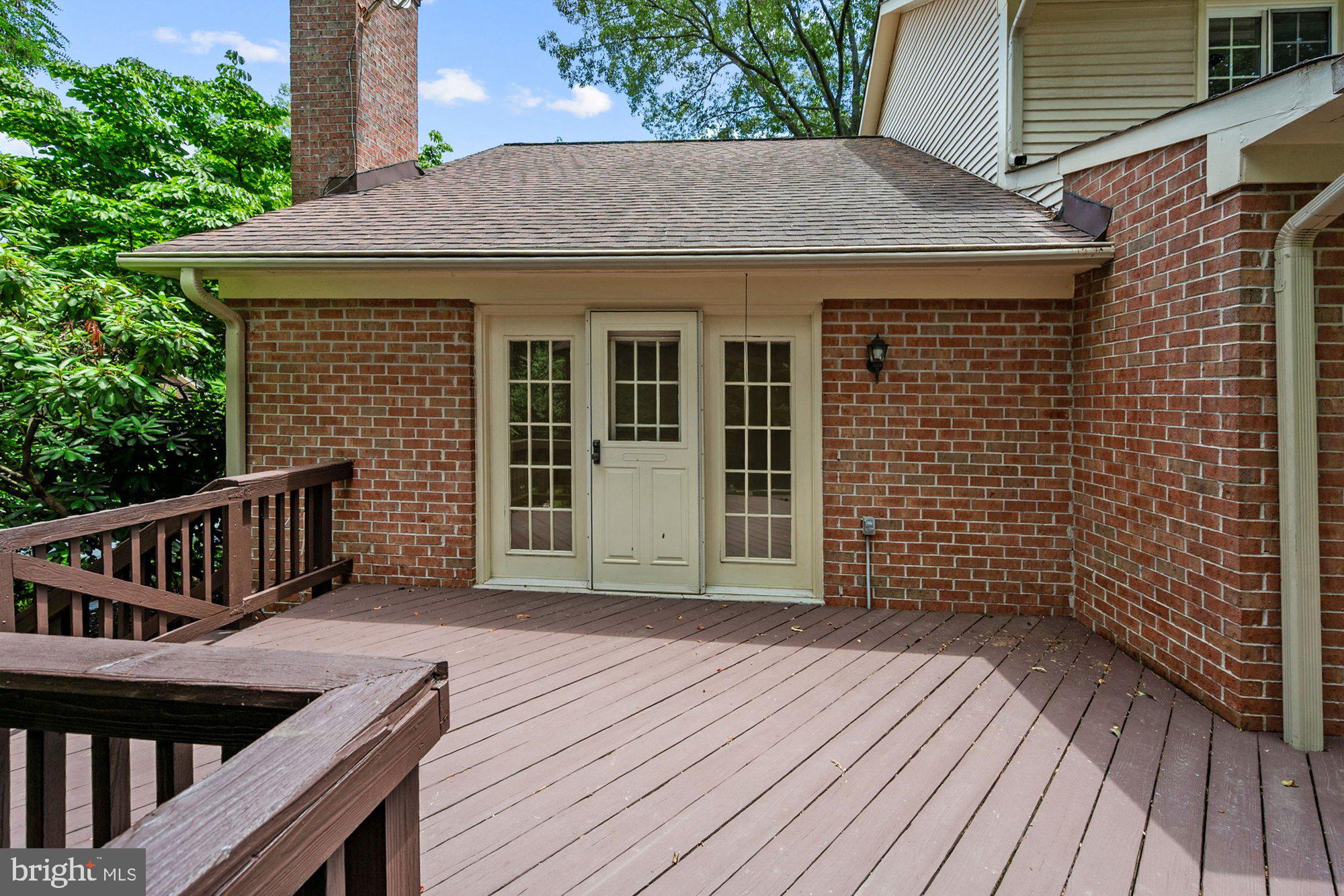 WAPLES MILL ESTATES - Residential