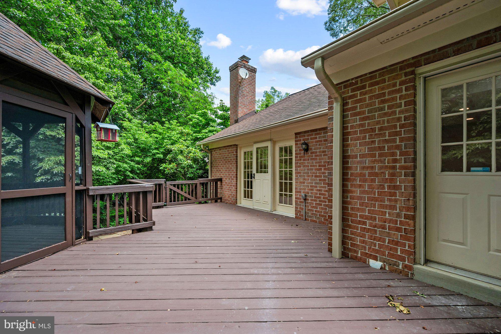 WAPLES MILL ESTATES - Residential