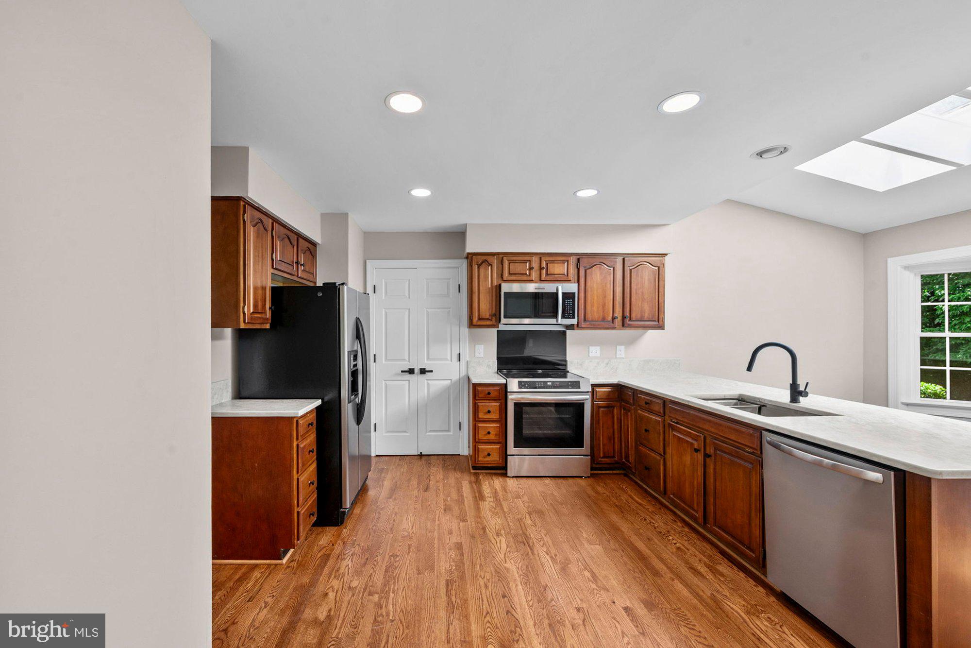 WAPLES MILL ESTATES - Residential