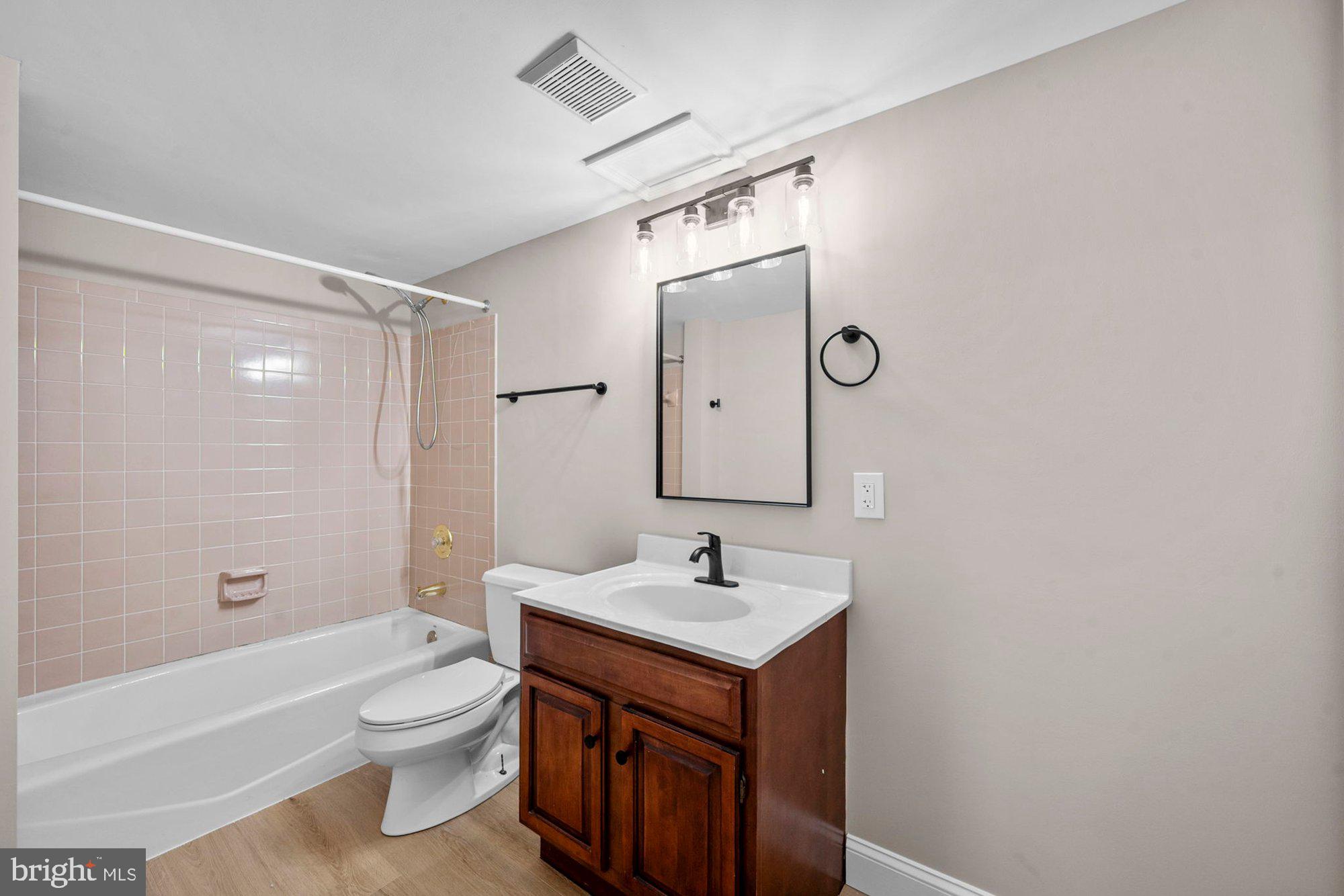 WAPLES MILL ESTATES - Residential