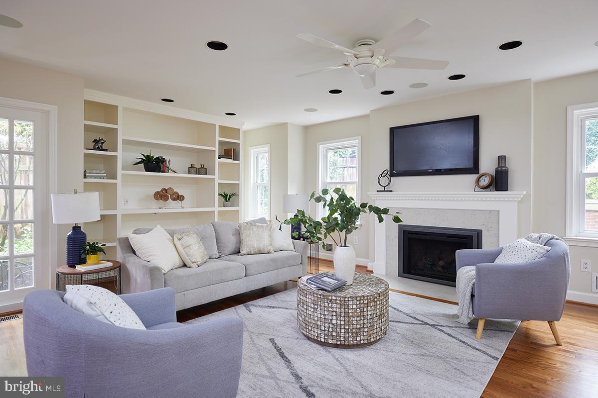CHEVY CHASE VILLAGE - Residential