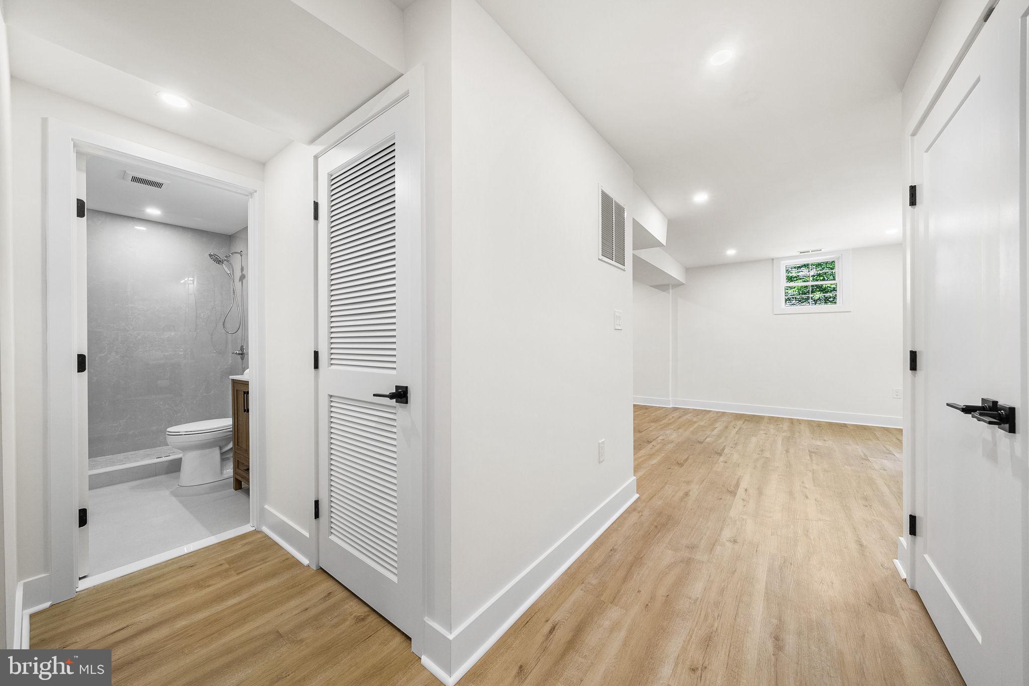 EDGELEA WOODS - Residential