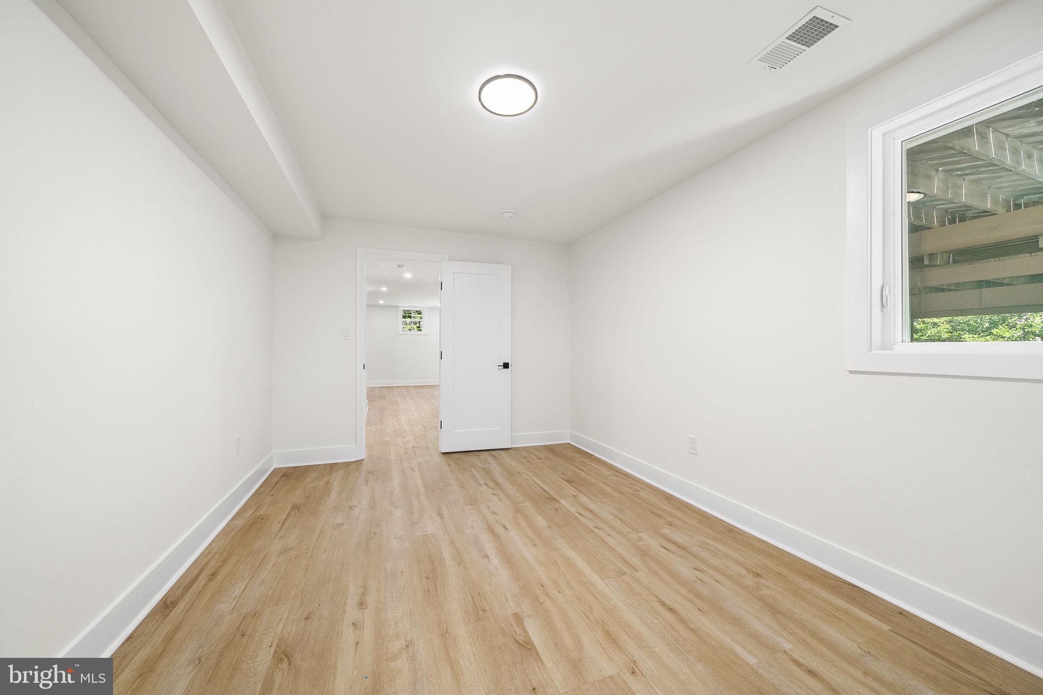 EDGELEA WOODS - Residential