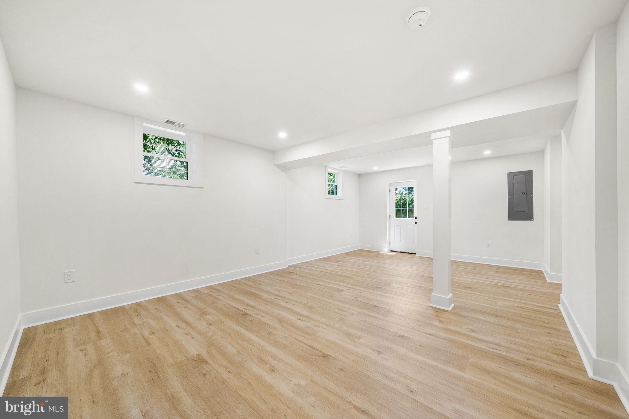 EDGELEA WOODS - Residential