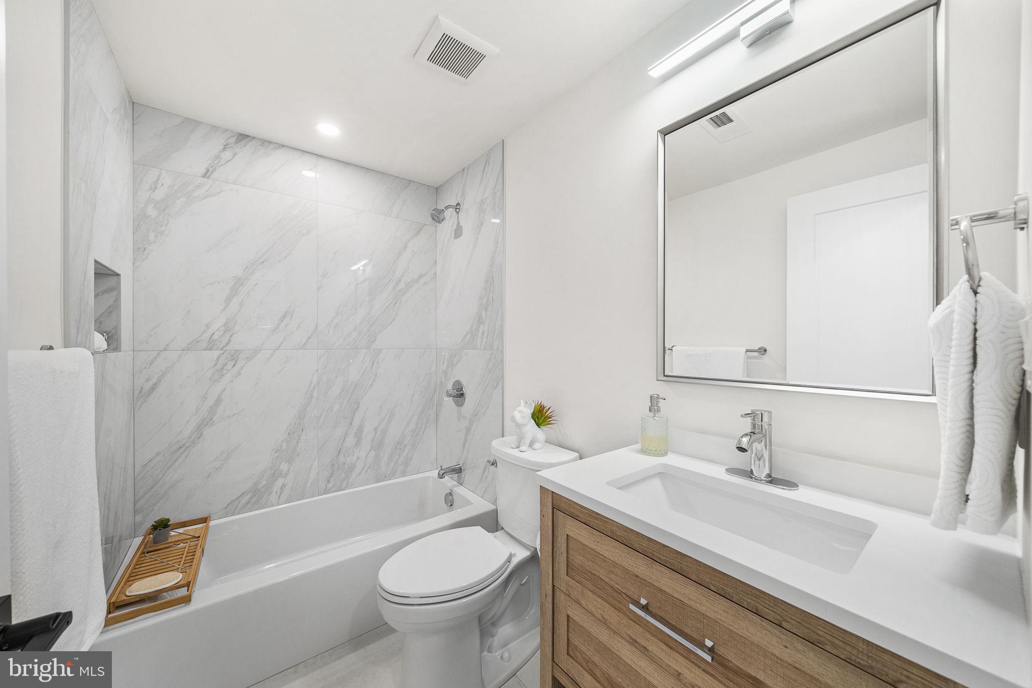 EDGELEA WOODS - Residential