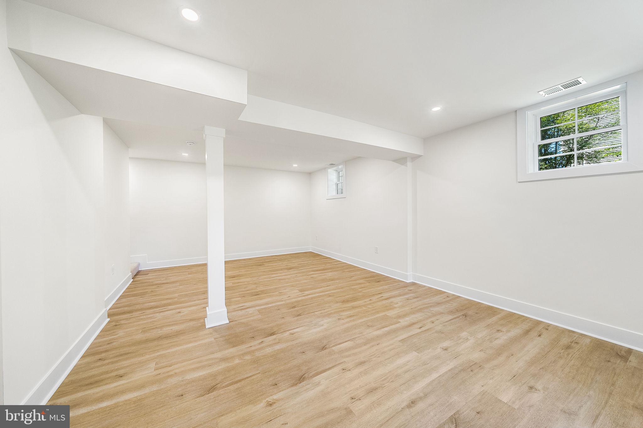 EDGELEA WOODS - Residential