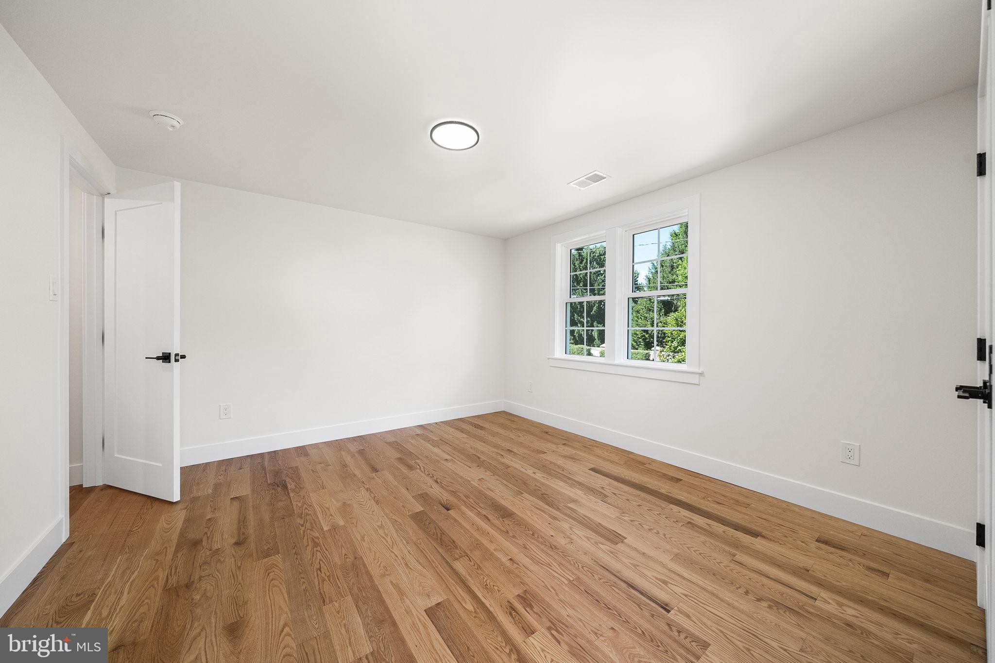 EDGELEA WOODS - Residential
