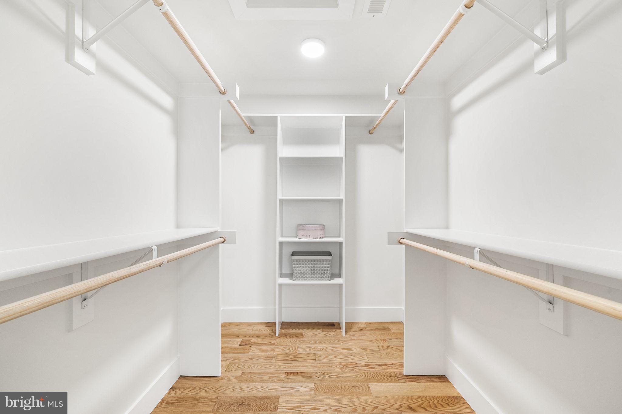 EDGELEA WOODS - Residential
