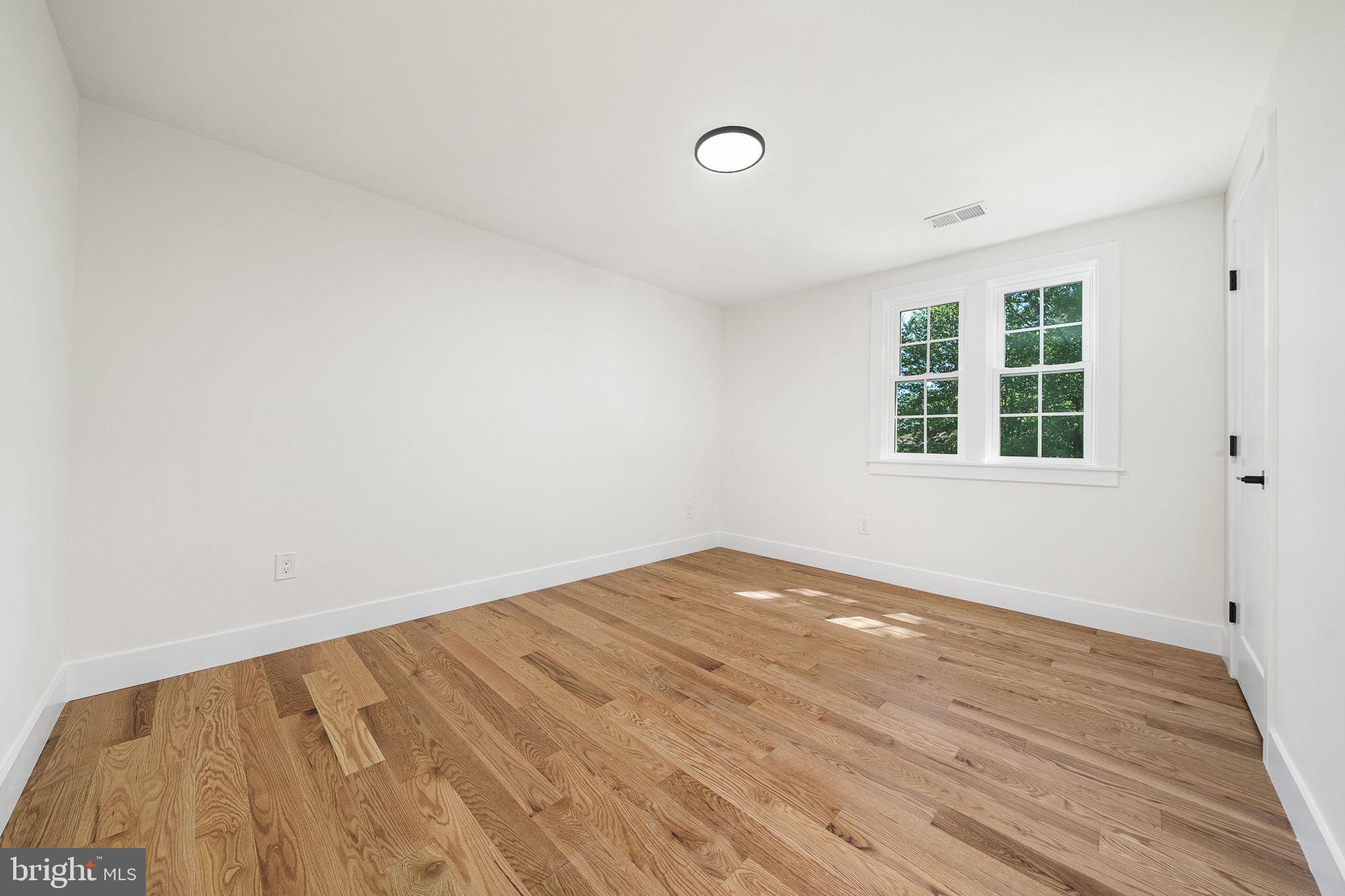 EDGELEA WOODS - Residential