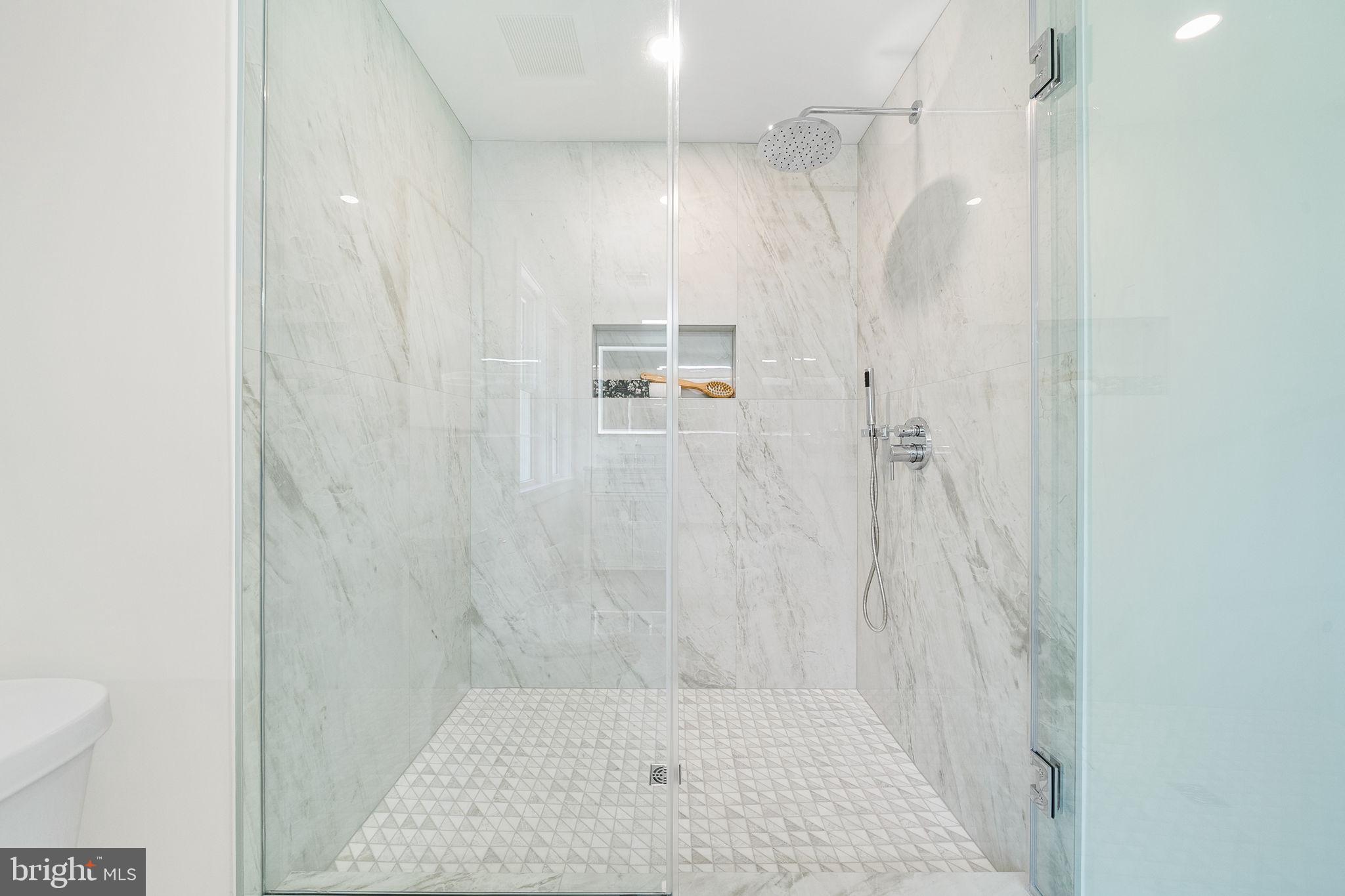 EDGELEA WOODS - Residential