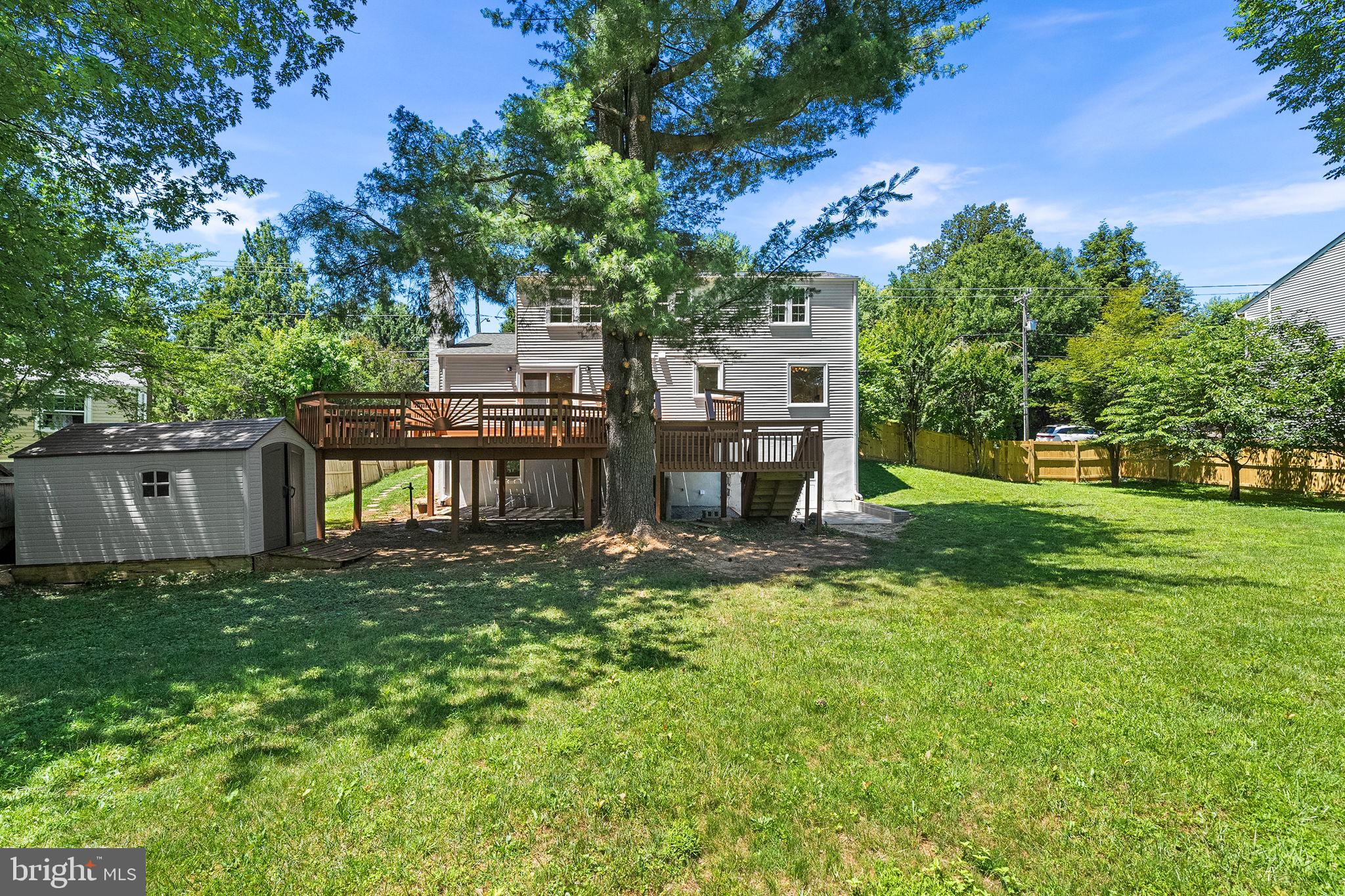 EDGELEA WOODS - Residential