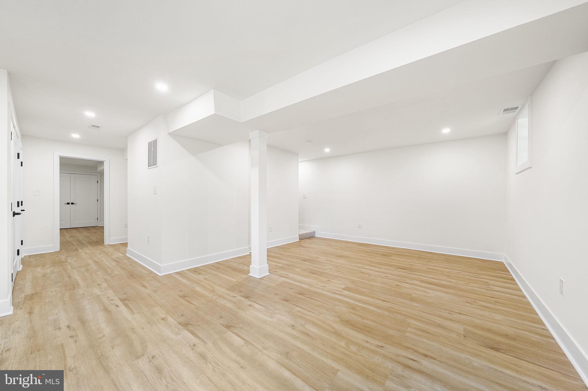 EDGELEA WOODS - Residential