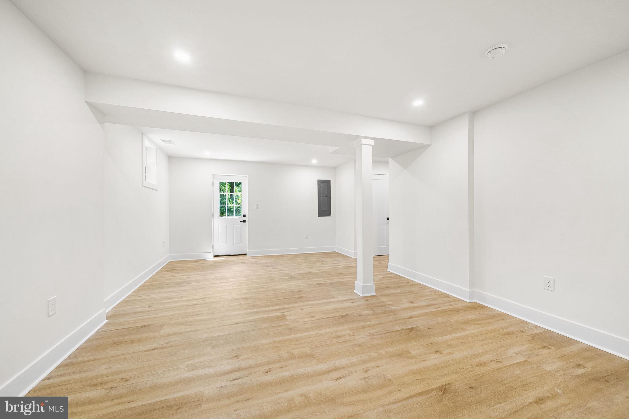 EDGELEA WOODS - Residential