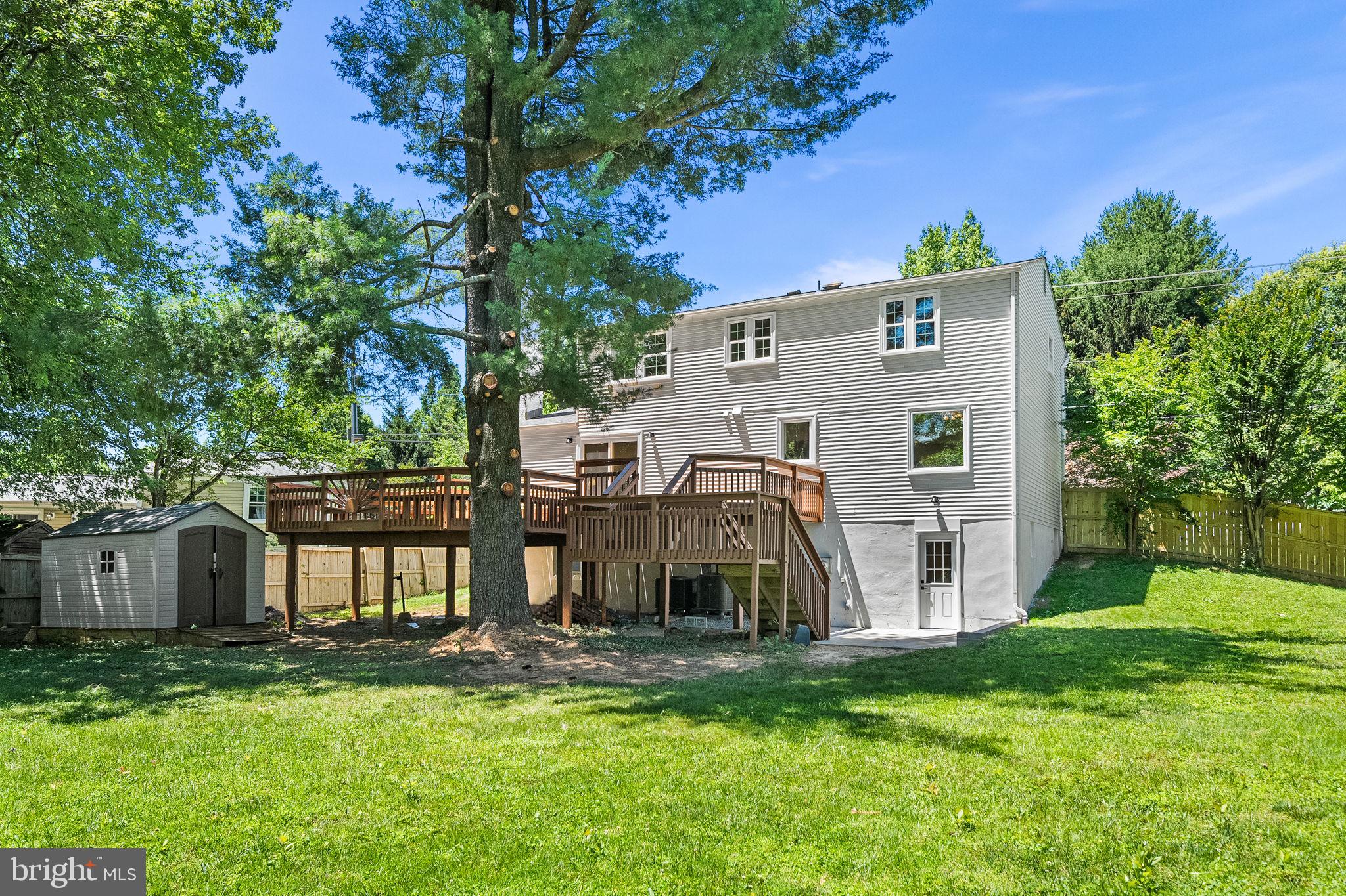 EDGELEA WOODS - Residential