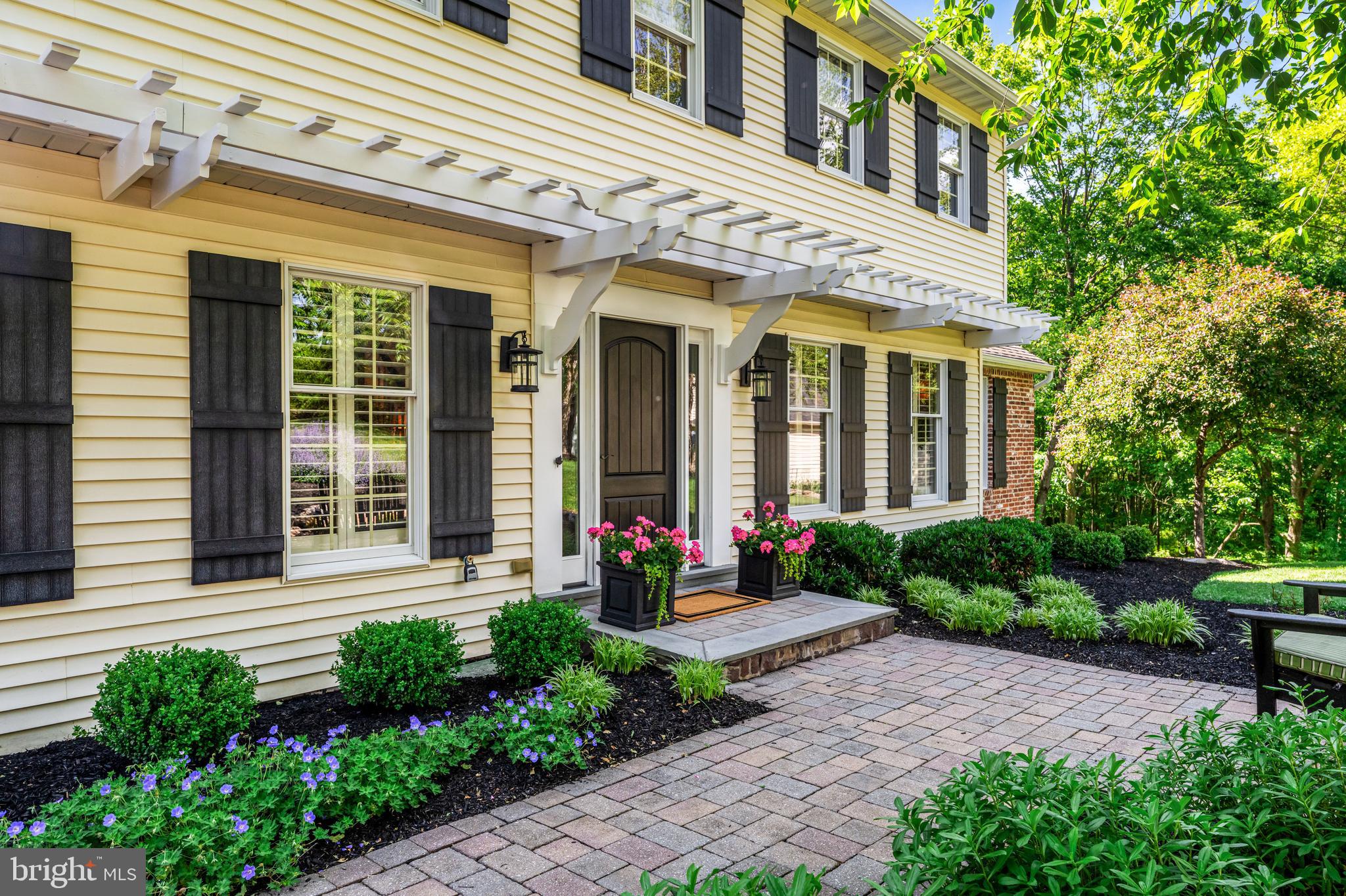PEBBLE HILL - Residential
